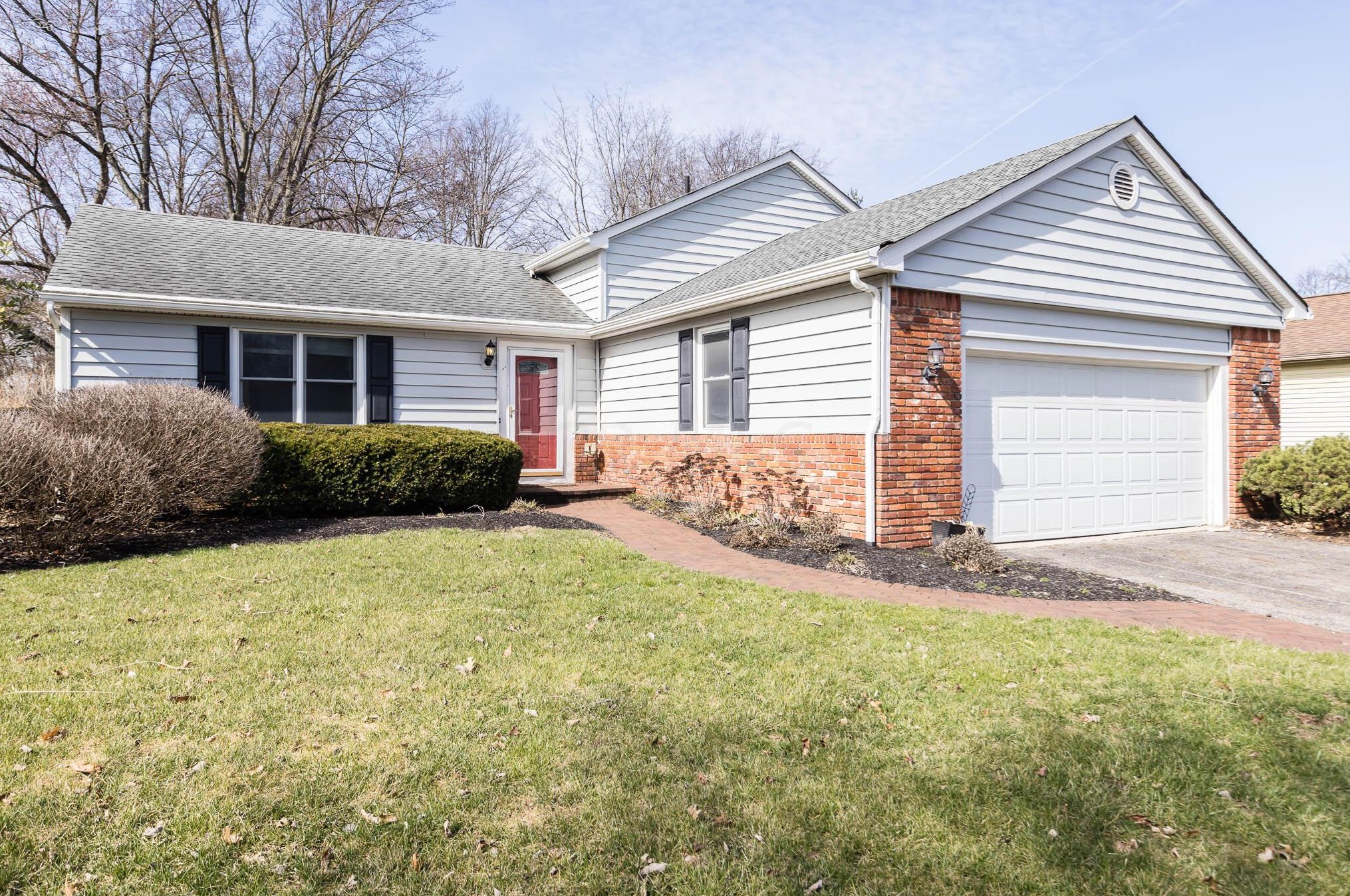7627 Summerwood Dr, Columbus, OH 43235-1839