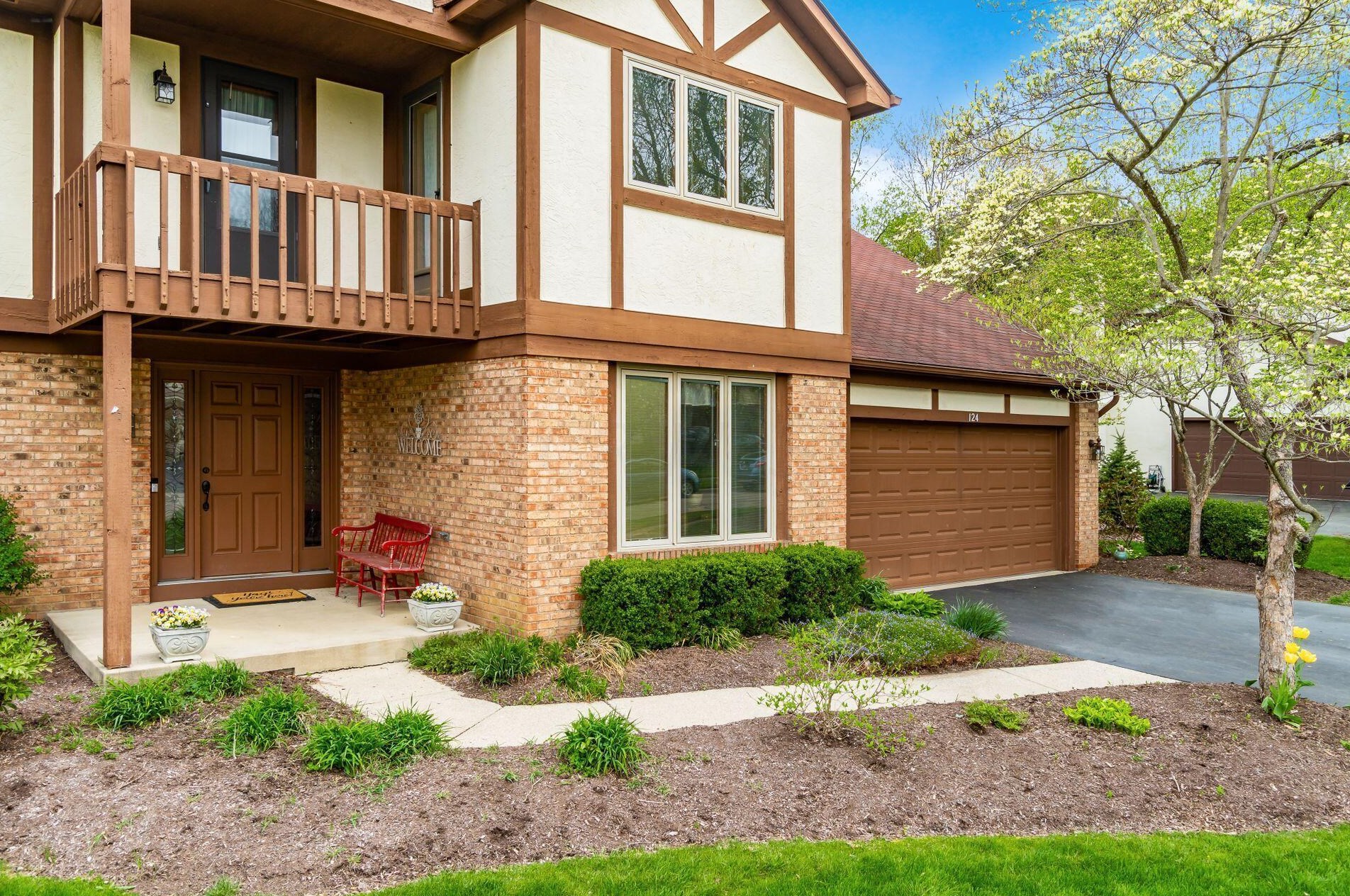 124 Marrus Dr, Columbus, OH 43230-2155