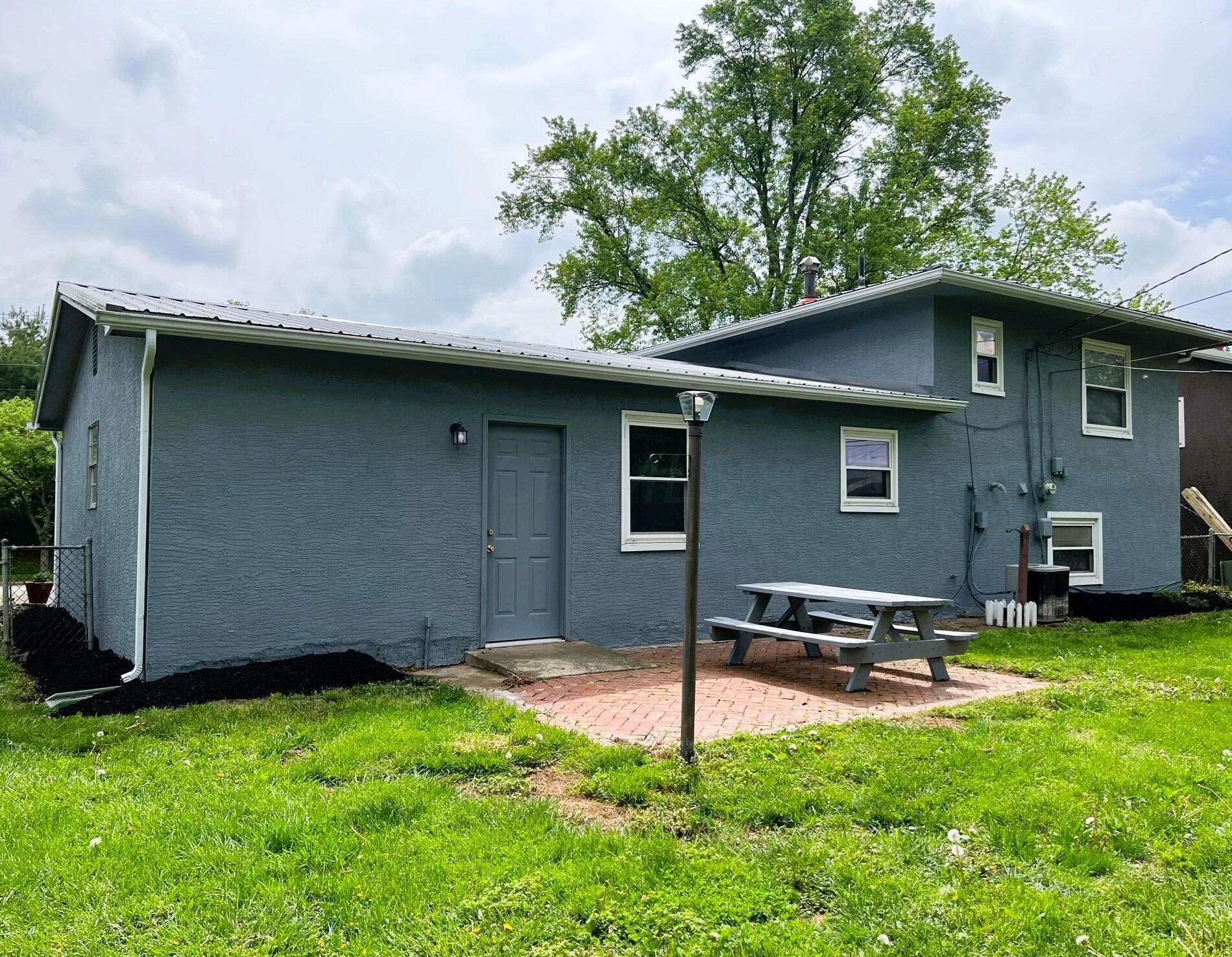 437 Stygler Rd, Columbus OH  43230-2027 exterior