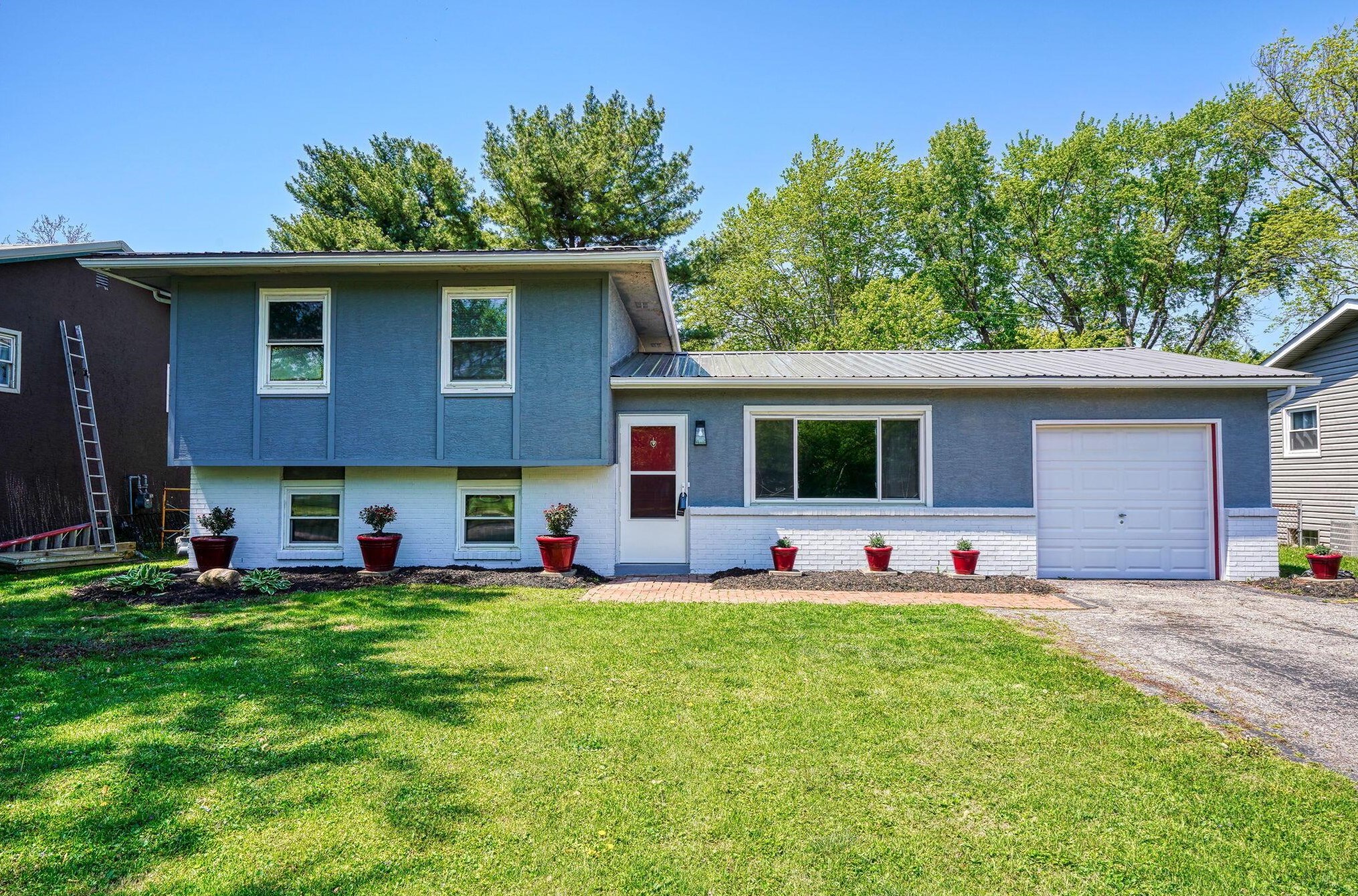 437 Stygler Rd, Columbus OH  43230-2027 exterior