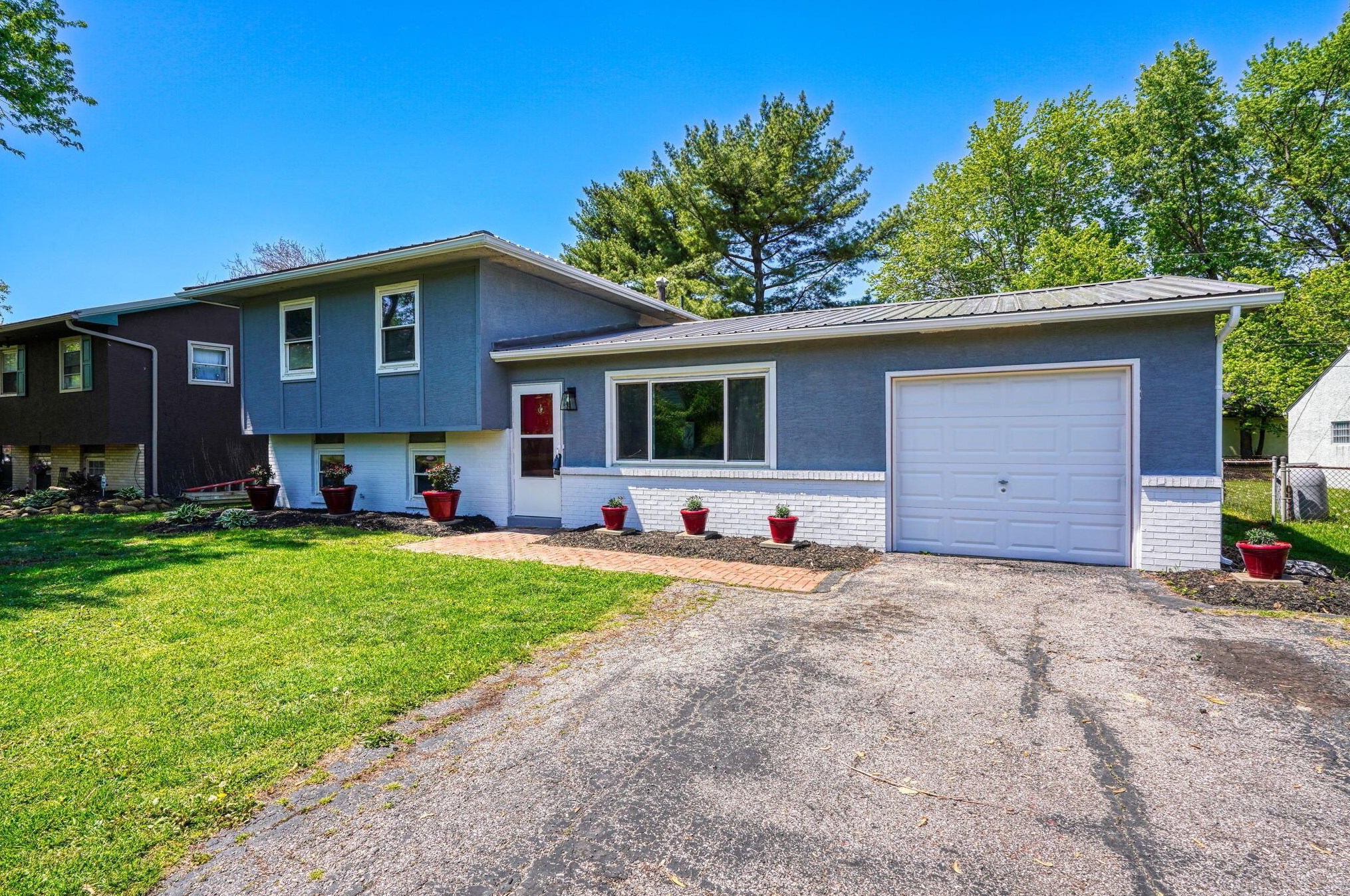 437 Stygler Rd, Columbus OH  43230-2027 exterior