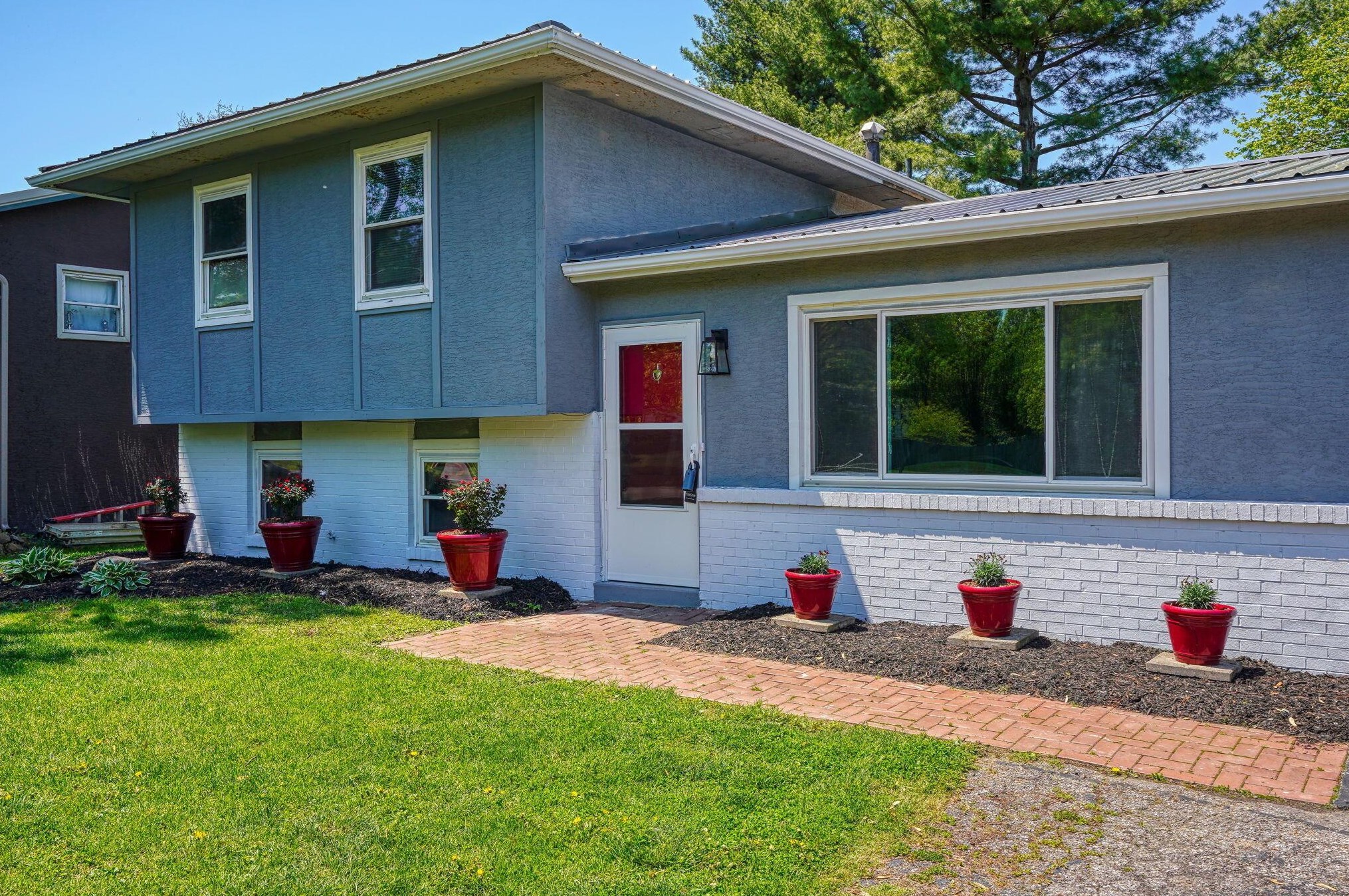 437 Stygler Rd, Columbus OH  43230-2027 exterior