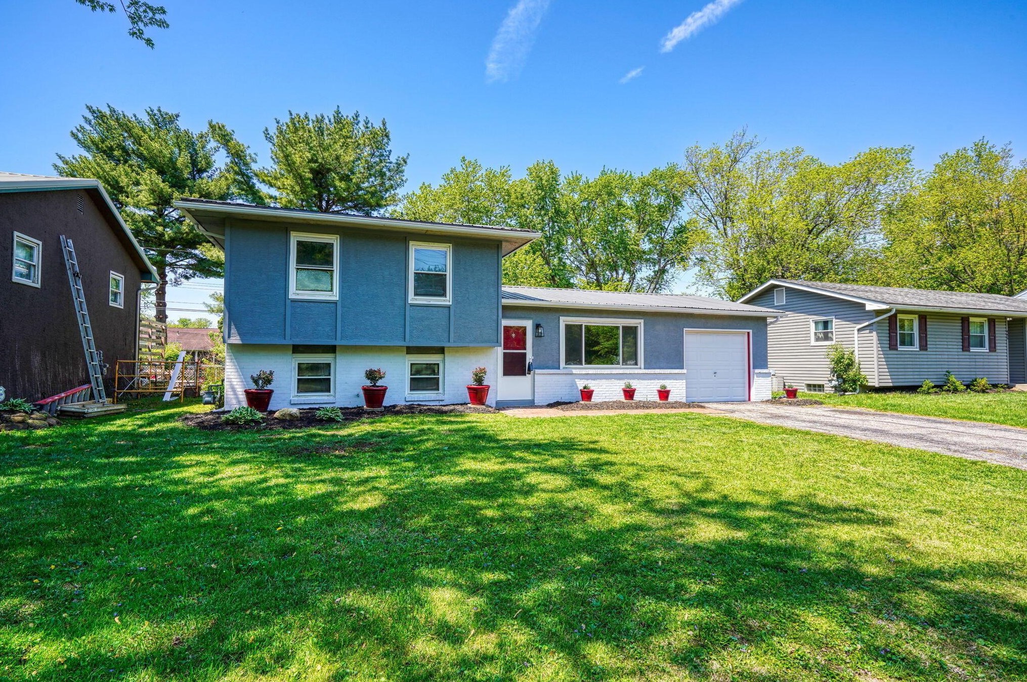 437 Stygler Rd, Columbus OH  43230-2027 exterior