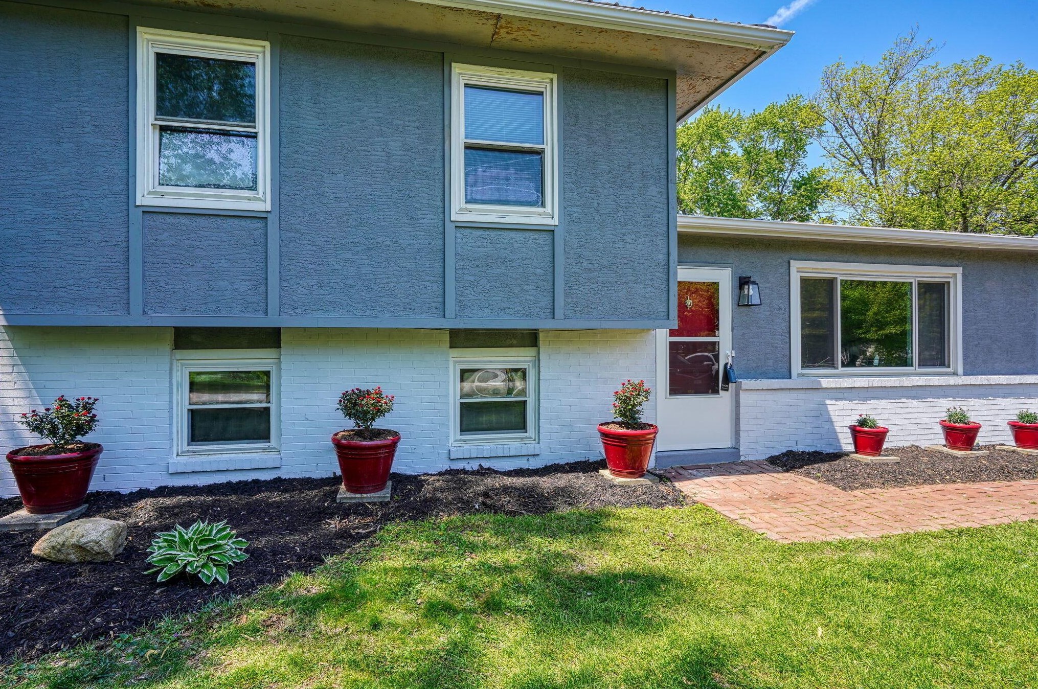 437 Stygler Rd, Columbus OH  43230-2027 exterior