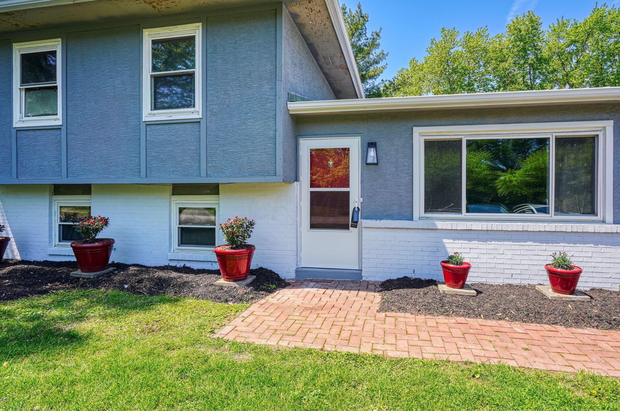 437 Stygler Rd, Columbus OH  43230-2027 exterior