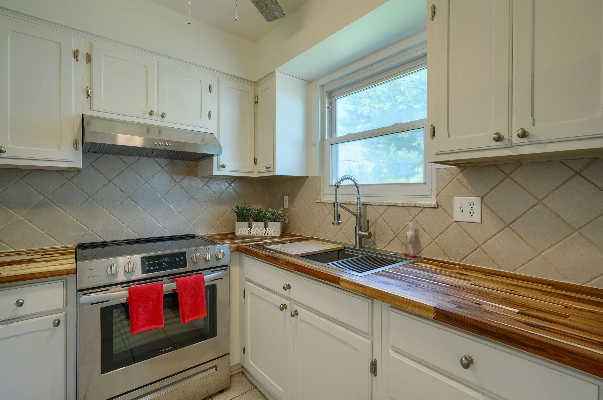 437 Stygler Rd, Columbus OH  43230-2027 exterior