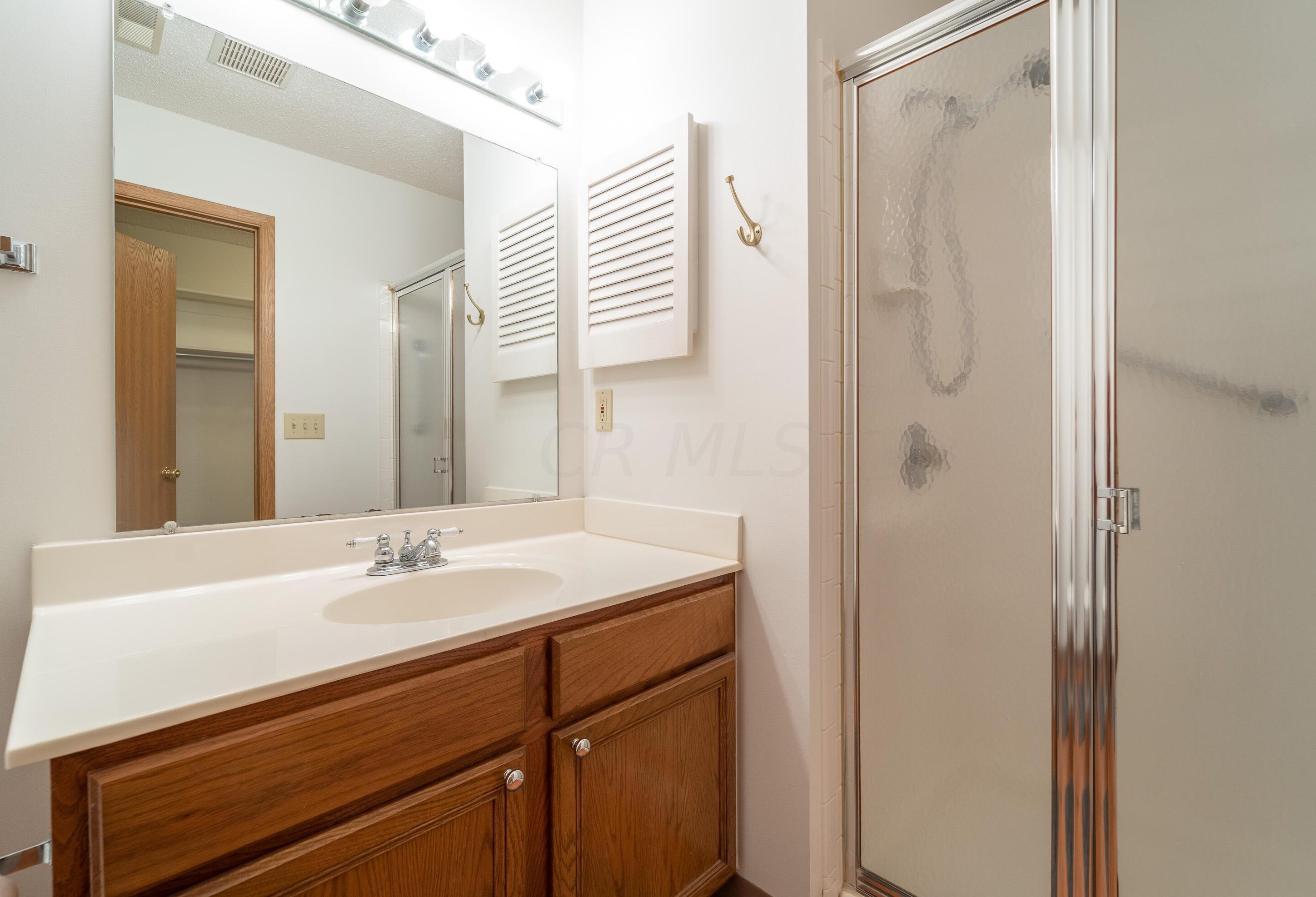 148 Oak Crk Pl, Columbus OH 43230-8102 exterior