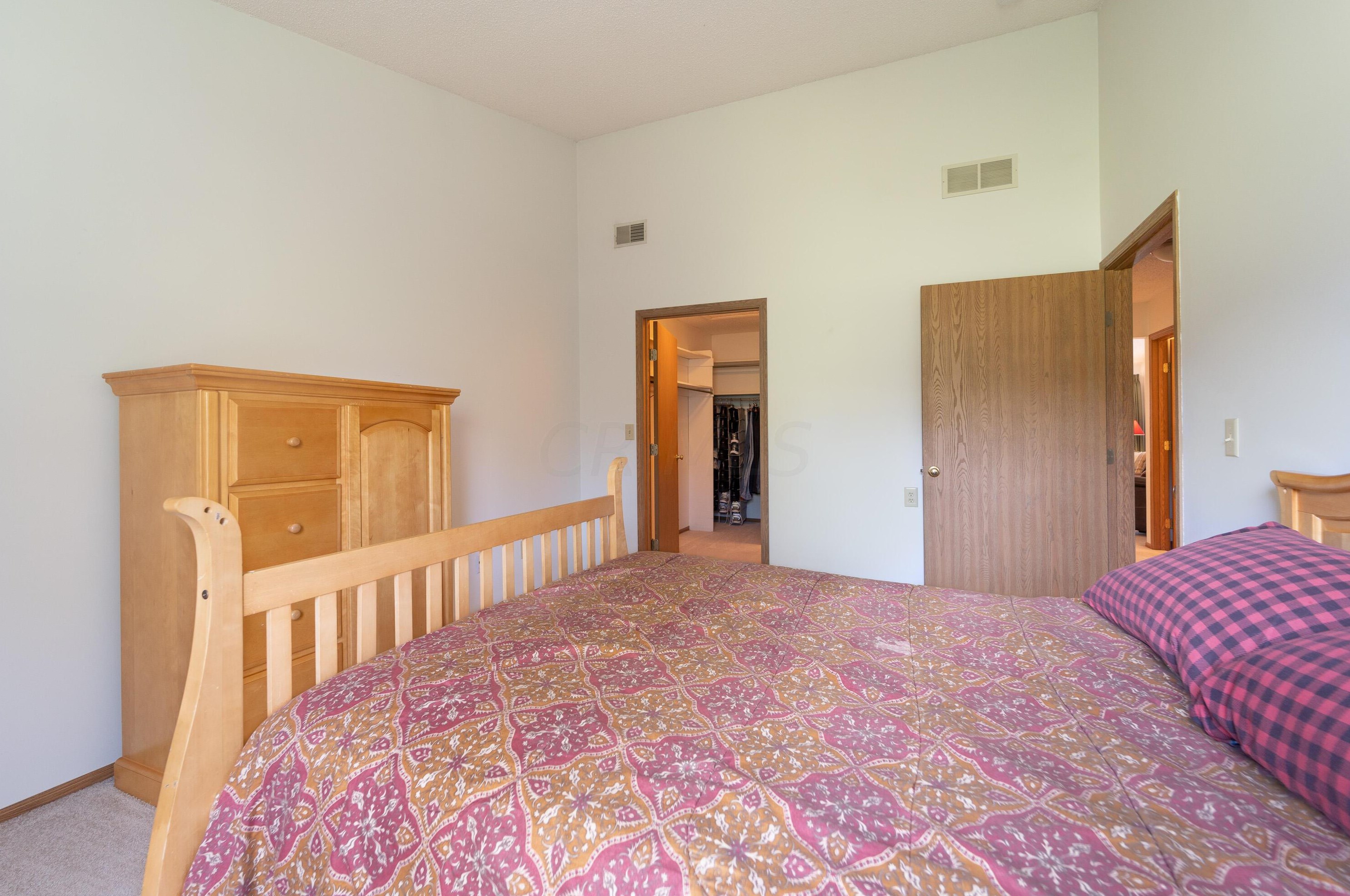 148 Oak Crk Pl, Columbus OH 43230-8102 exterior