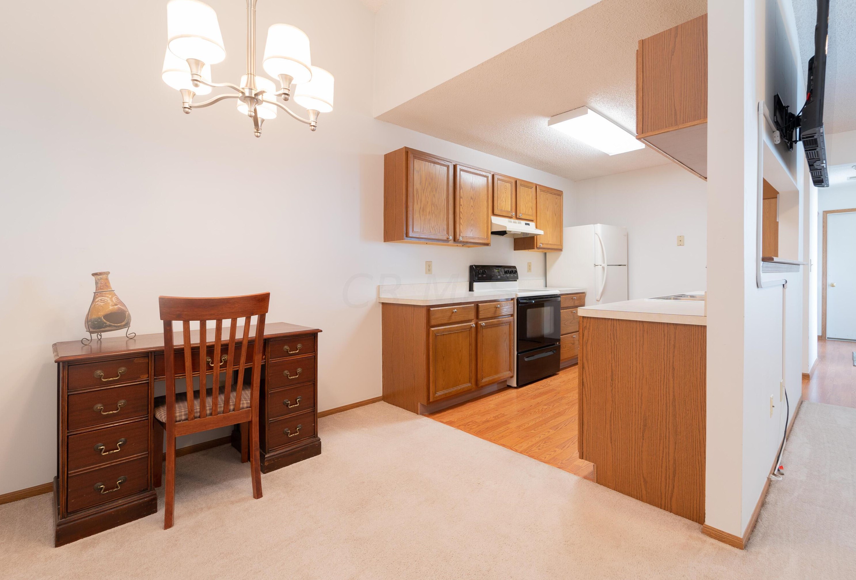 148 Oak Crk Pl, Columbus OH 43230-8102 exterior