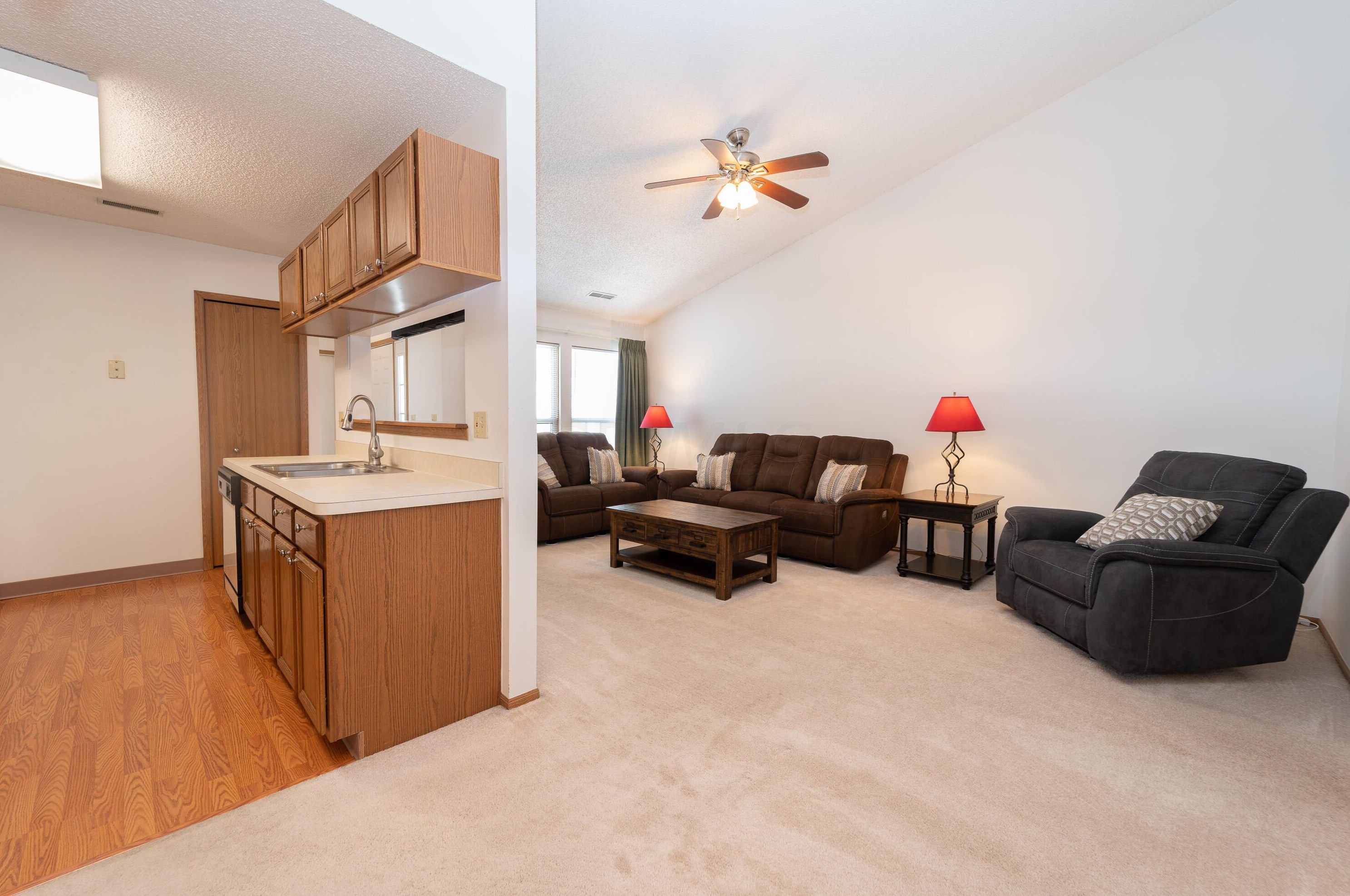 148 Oak Crk Pl, Columbus OH 43230-8102 exterior