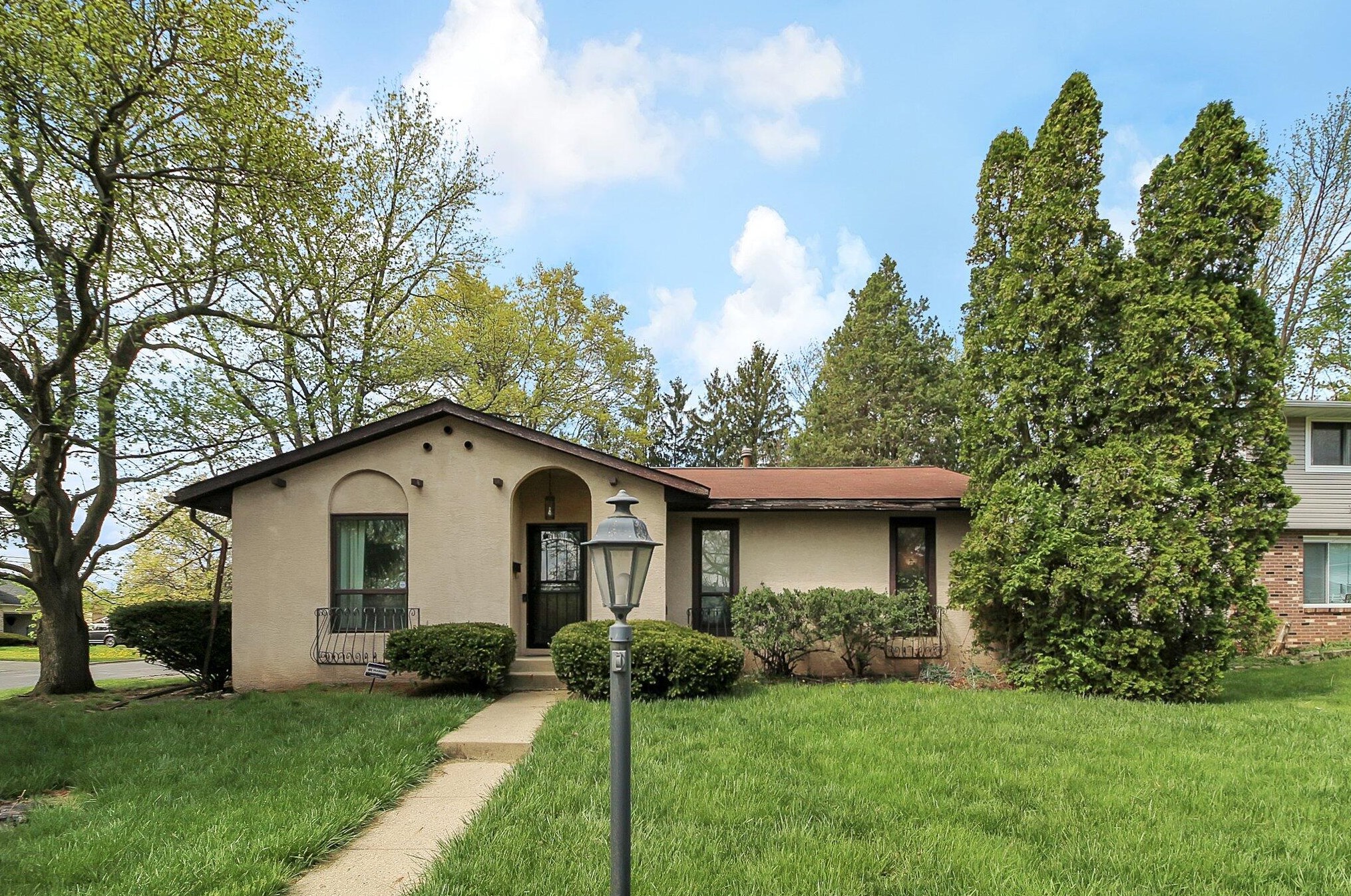 5768 Glaston Pl, Columbus, OH 43232-1608