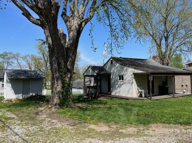 606 Newark Ave, Thornville, OH 43076-9541