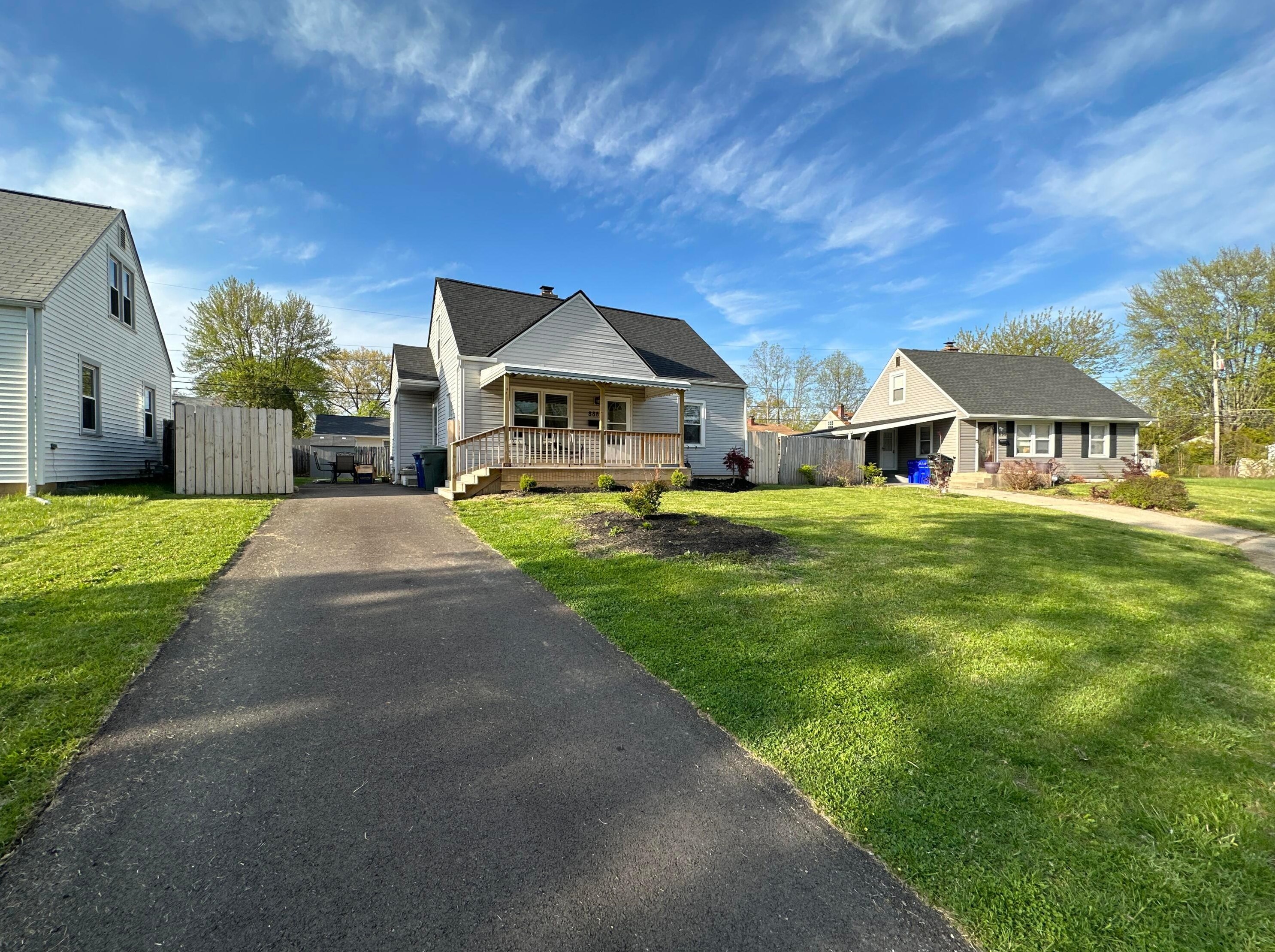 888 Longview Ave, Columbus, OH 43224-3922