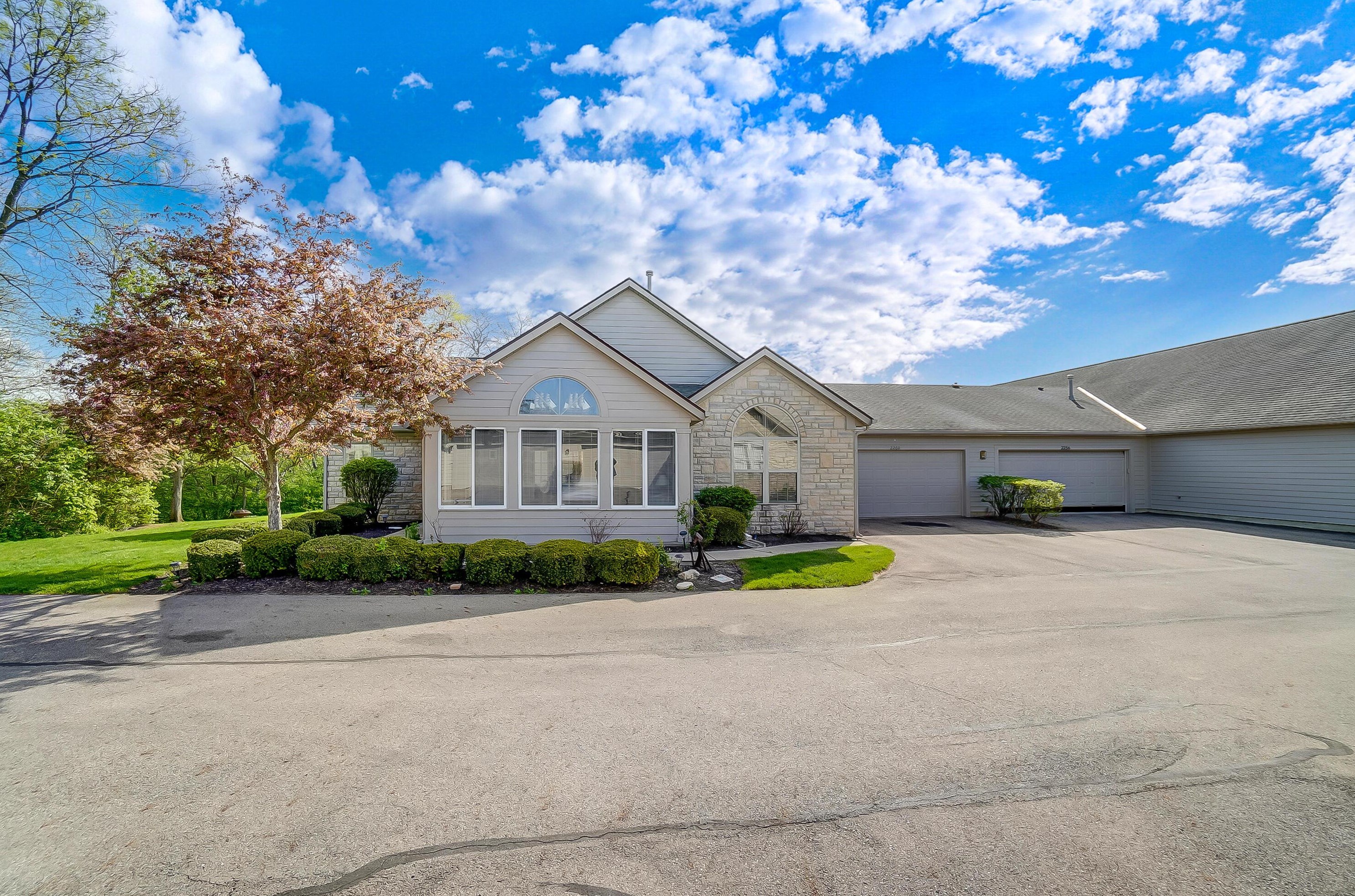 2260 Ravine Woods Dr #19-226, Darbydale, OH 43123