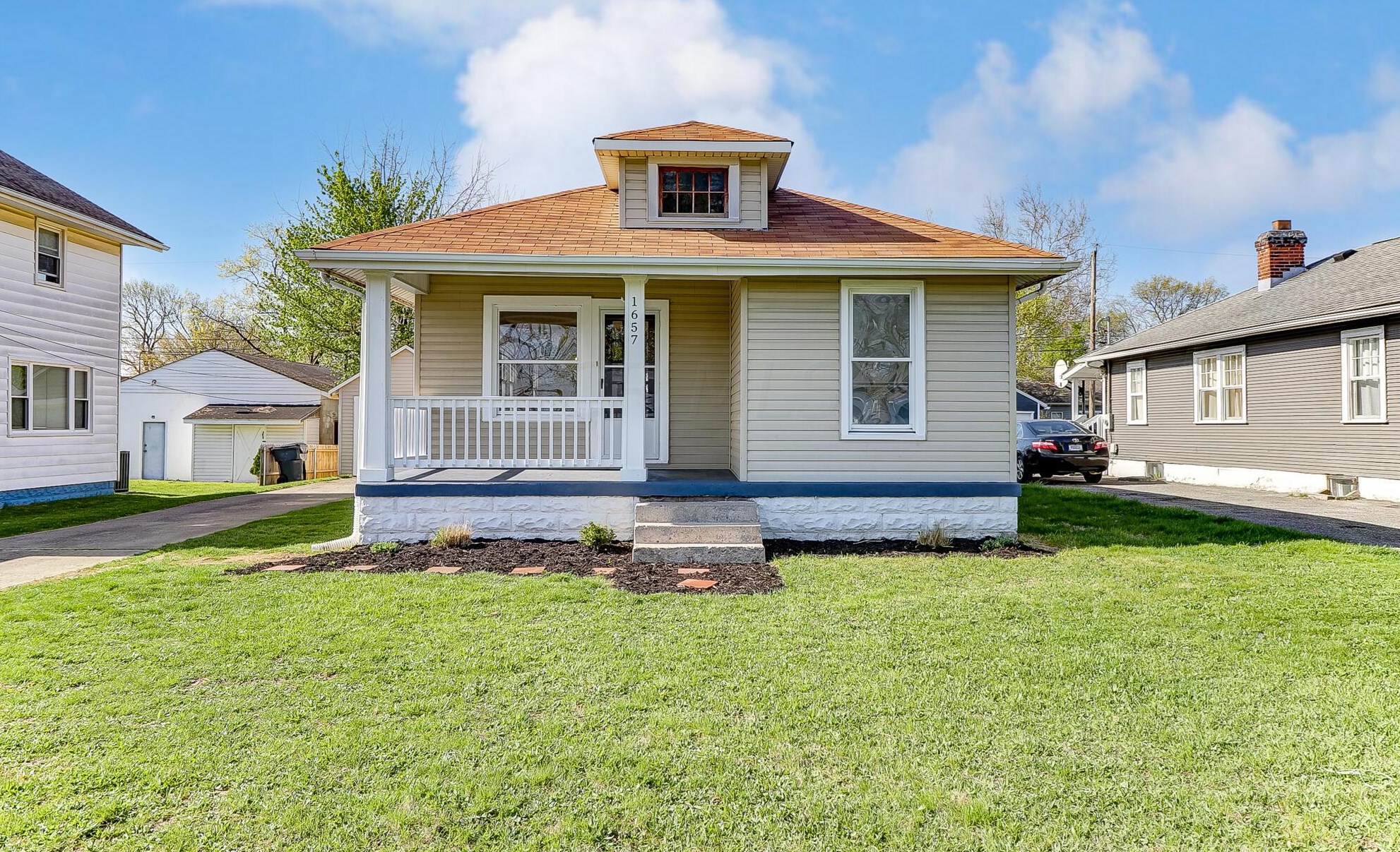 1657 Hopkins Ave, Columbus, OH 43223-2833