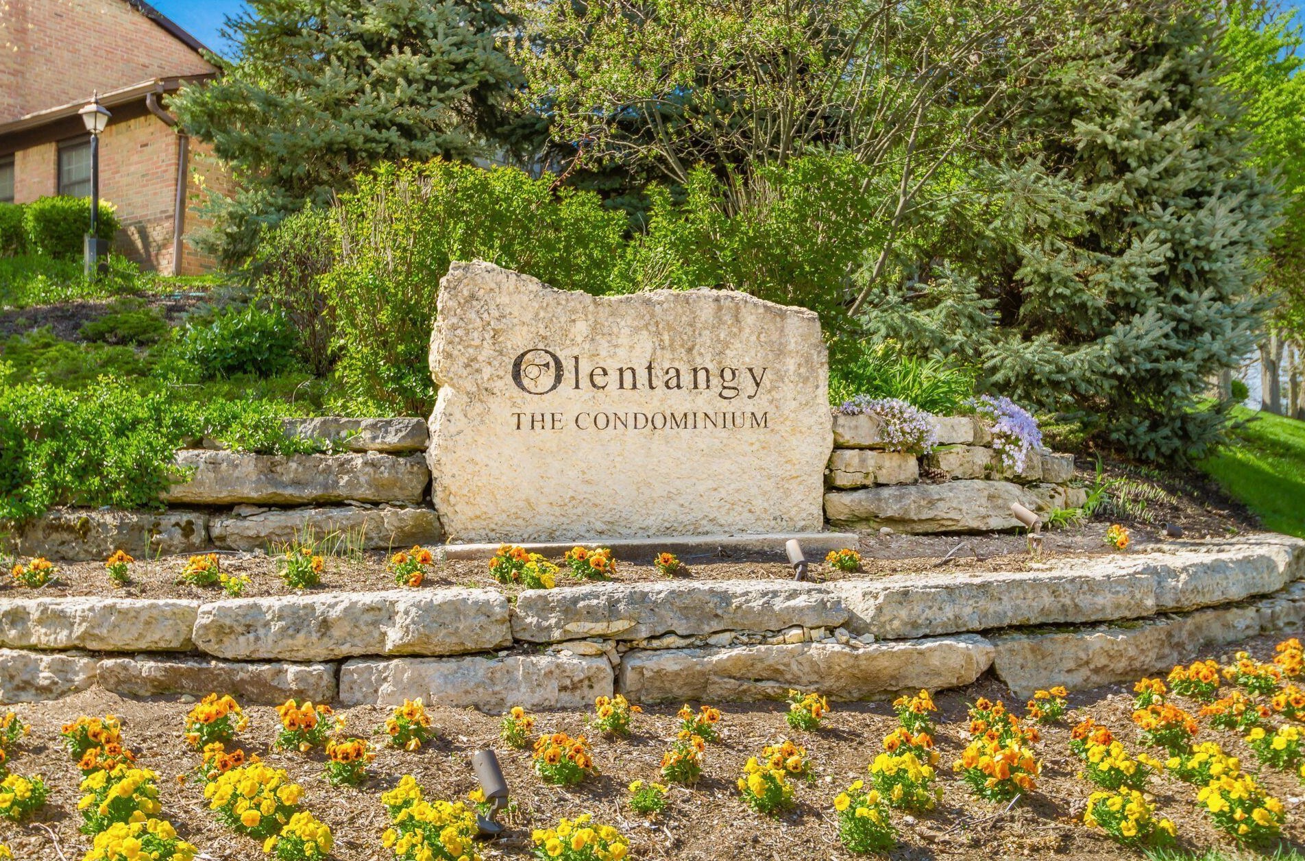 4765 Middletowne St, Columbus OH  43214-1975 exterior