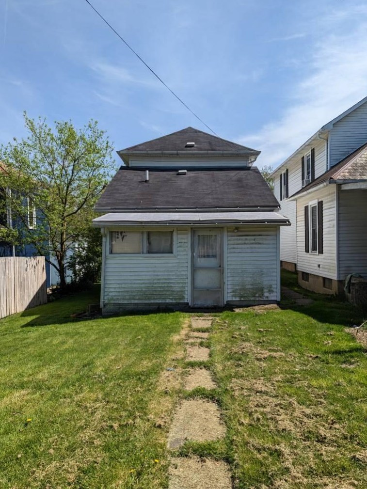 221 Elizabeth St, New Lexington, OH 43764