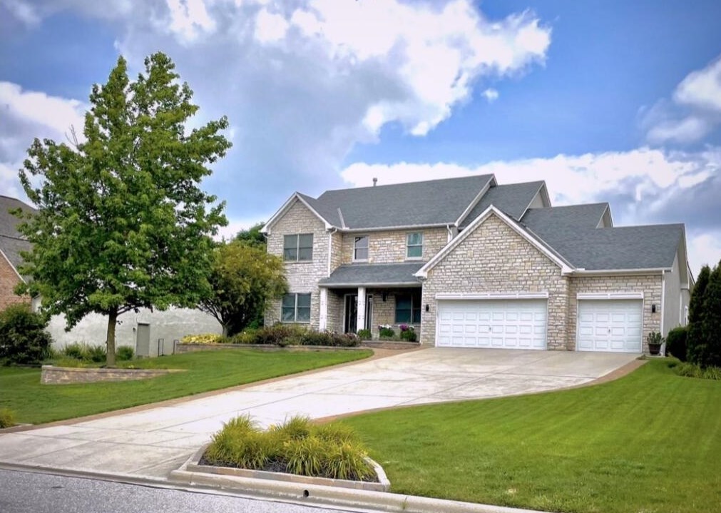 5887 Highland Hills Dr, Westerville, OH 43082-9161