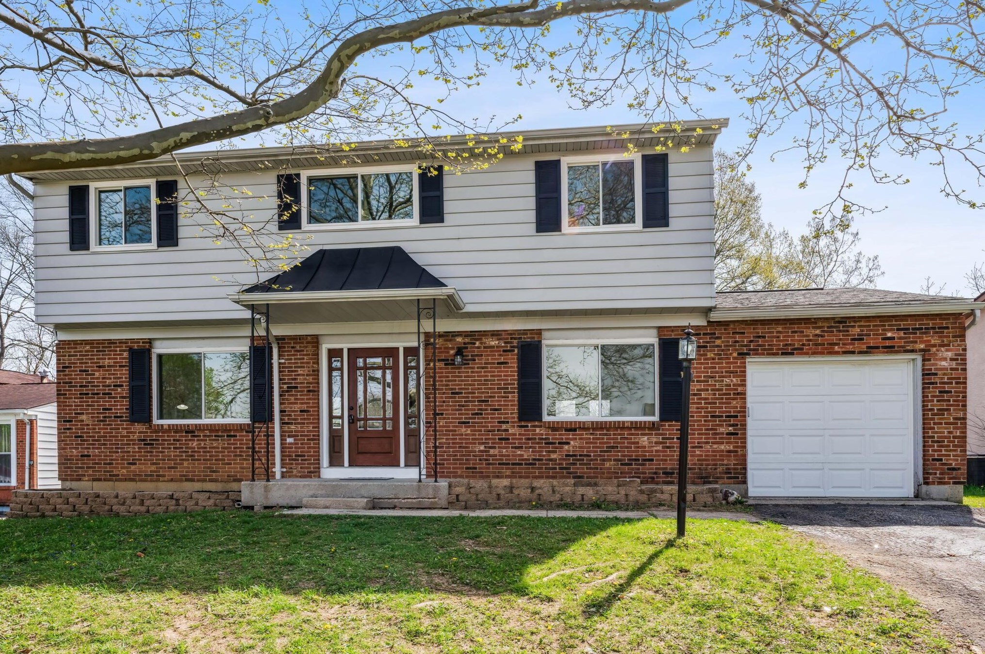 1664 Woodhurst Ct, Columbus, OH 43223-3533