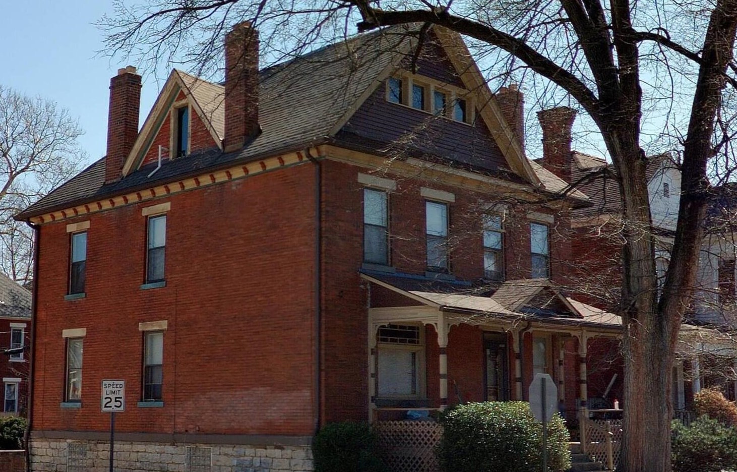74 Governors Pl, Columbus, OH 43203-1911