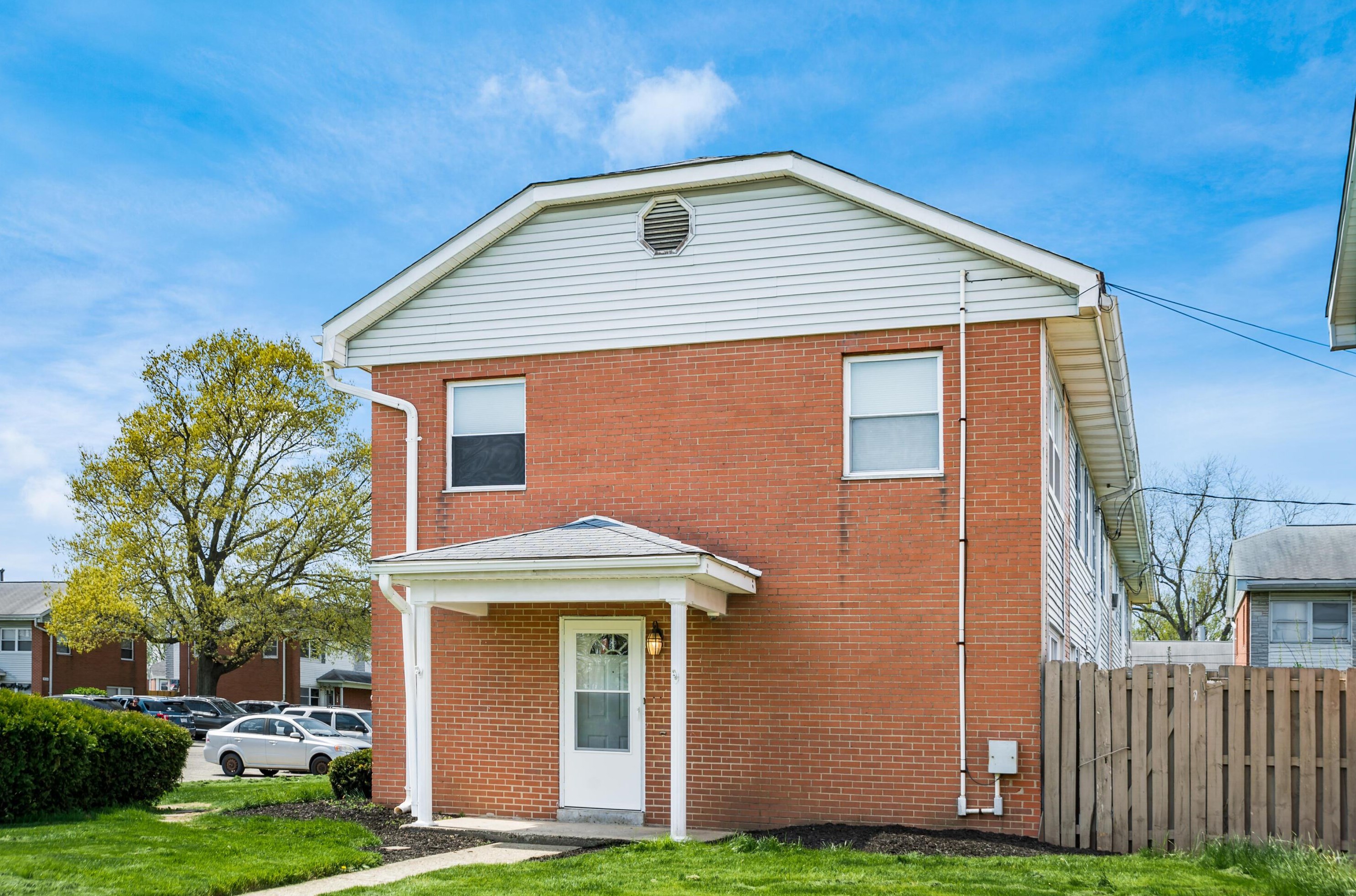 139 Buckeye Cir, Columbus, OH 43217-1047