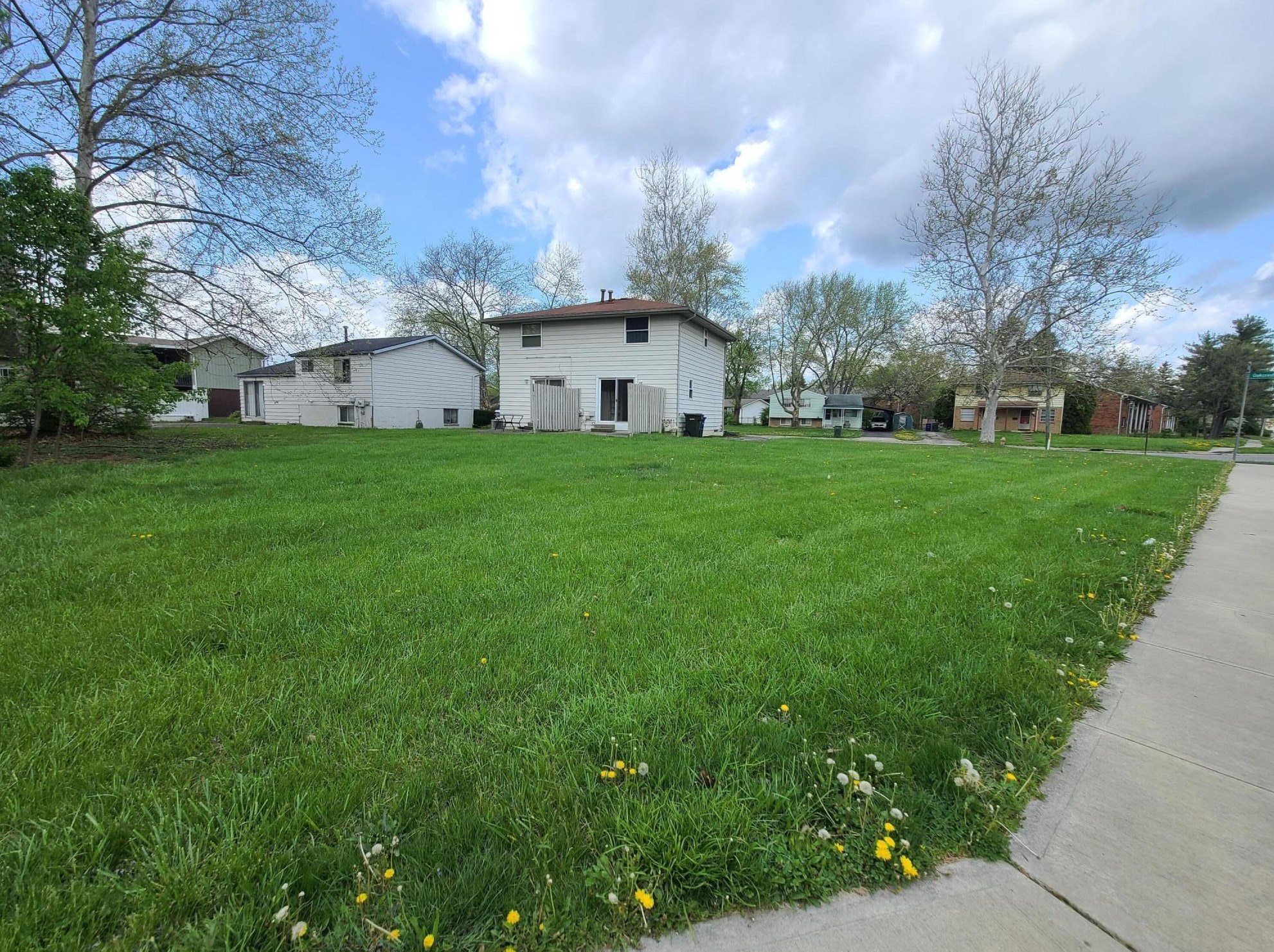 3499 Oakcrest Rd, Columbus OH  43232-4051 exterior