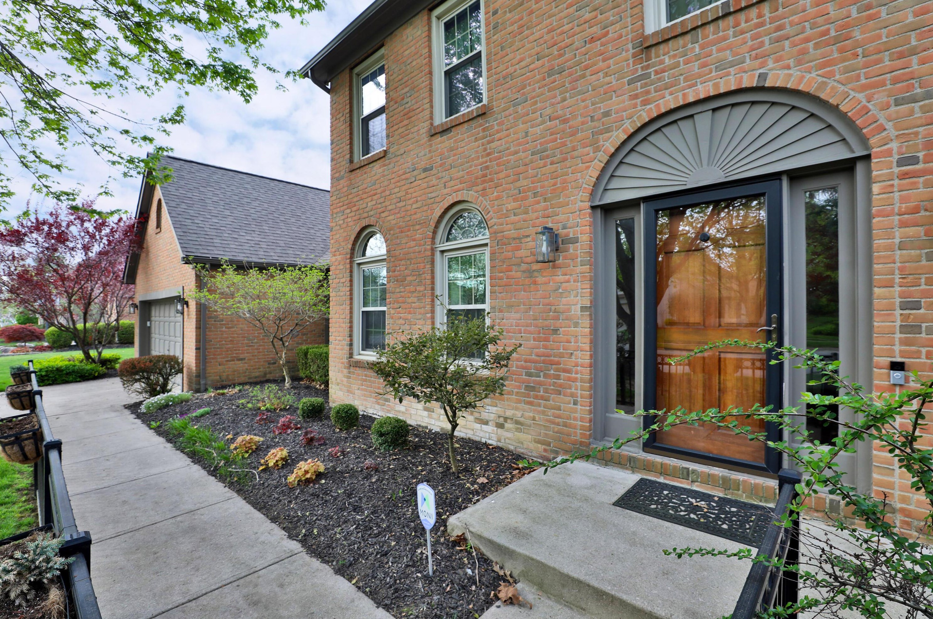 6919 Linbrook Blvd, Columbus, OH 43235-2121