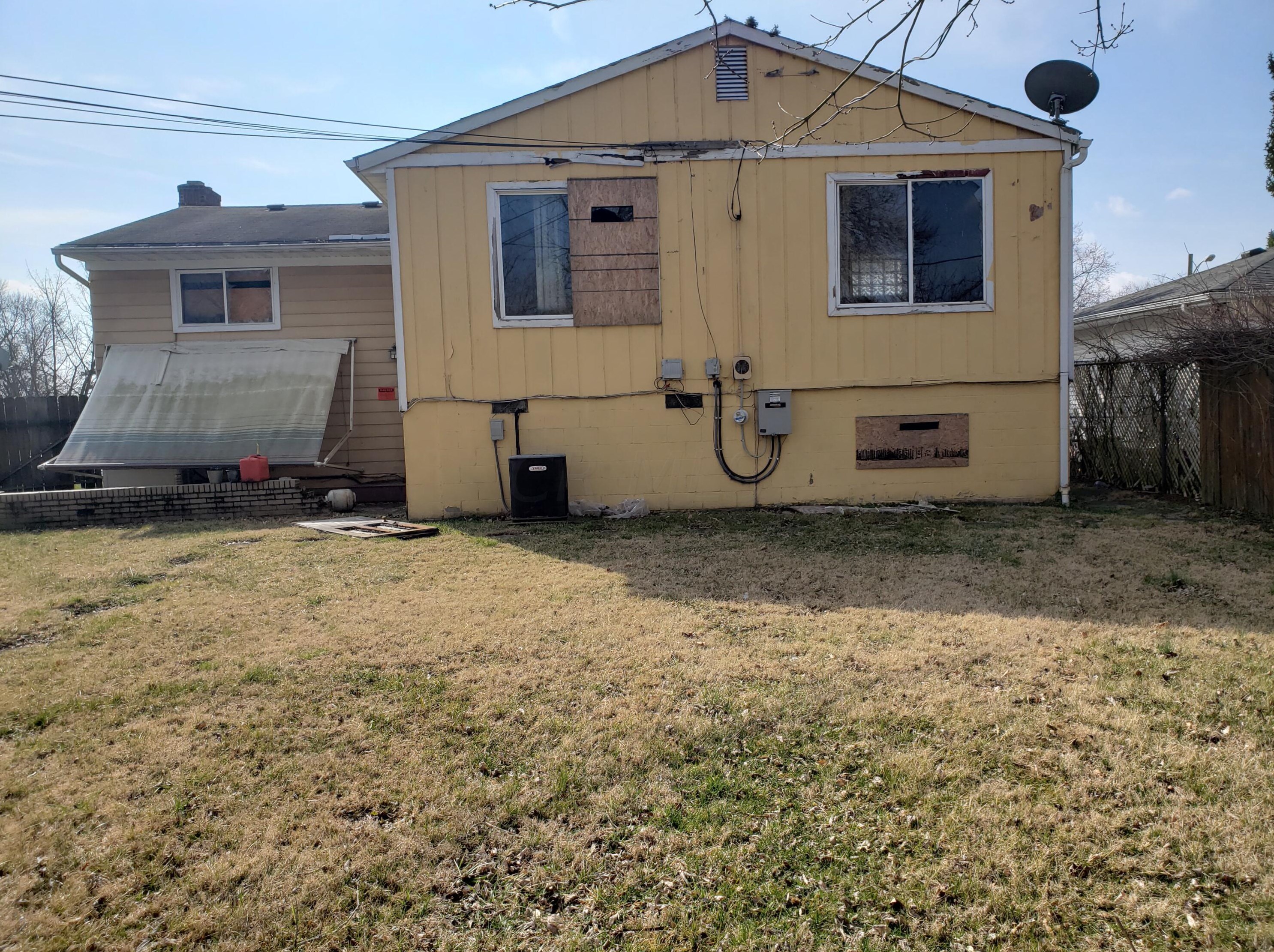 3038 Queensrowe Dr, Columbus, OH 43227-3459