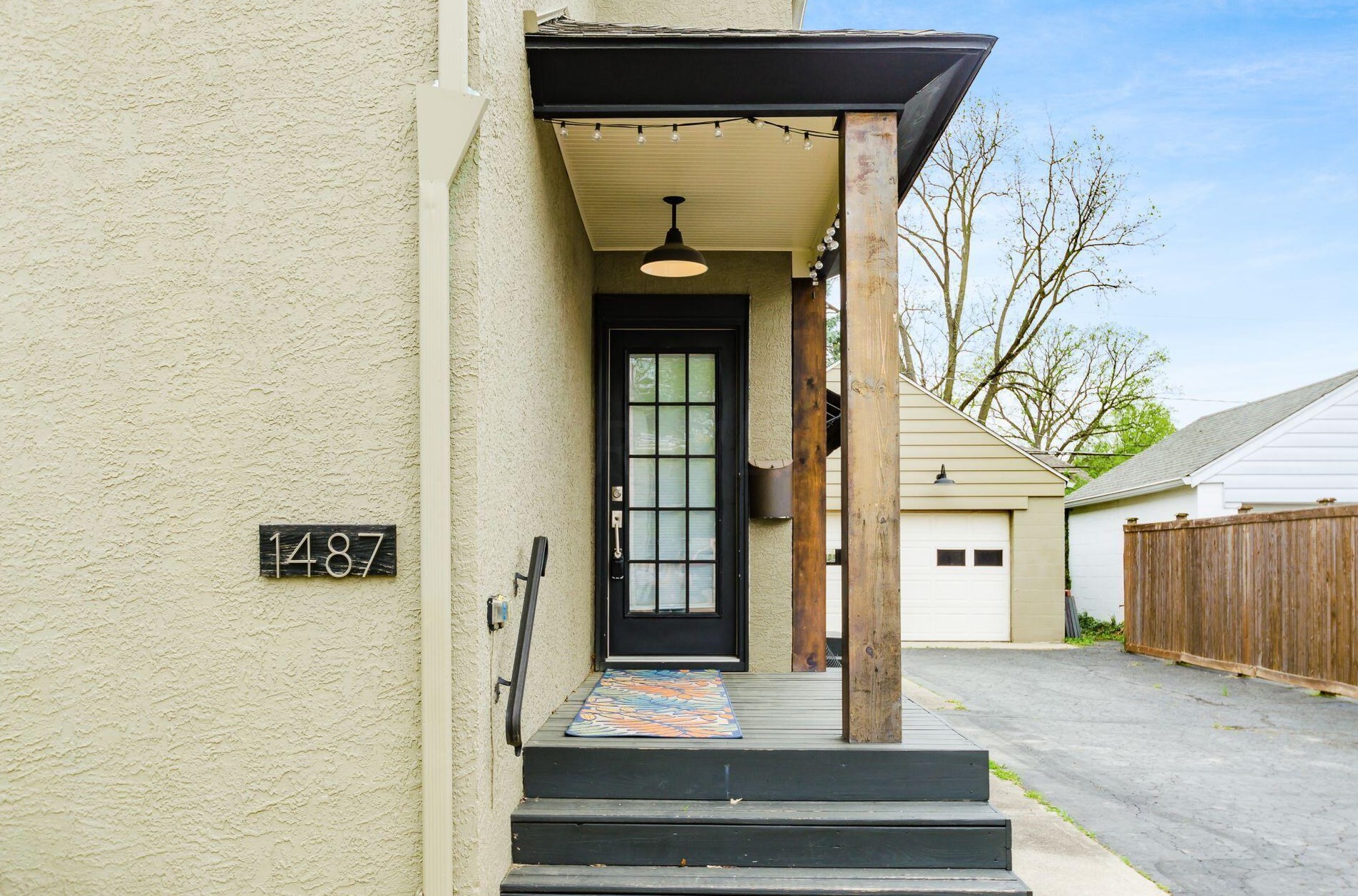 1487 Glenn Ave, Columbus OH  43212-6701 exterior