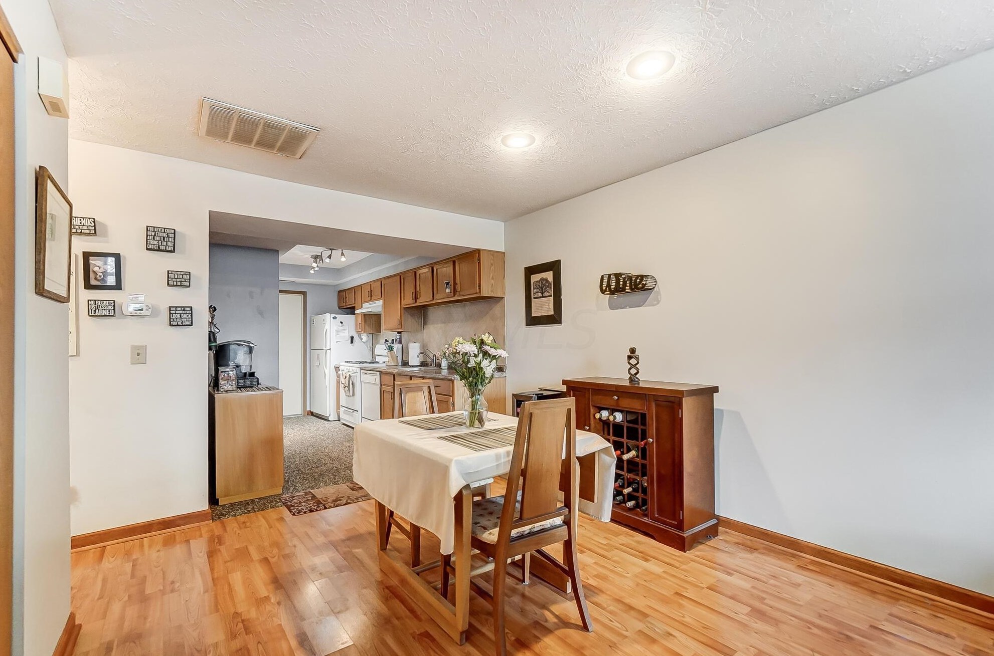 2466 Hooverside Ln, Darbydale OH  43123-3934 exterior