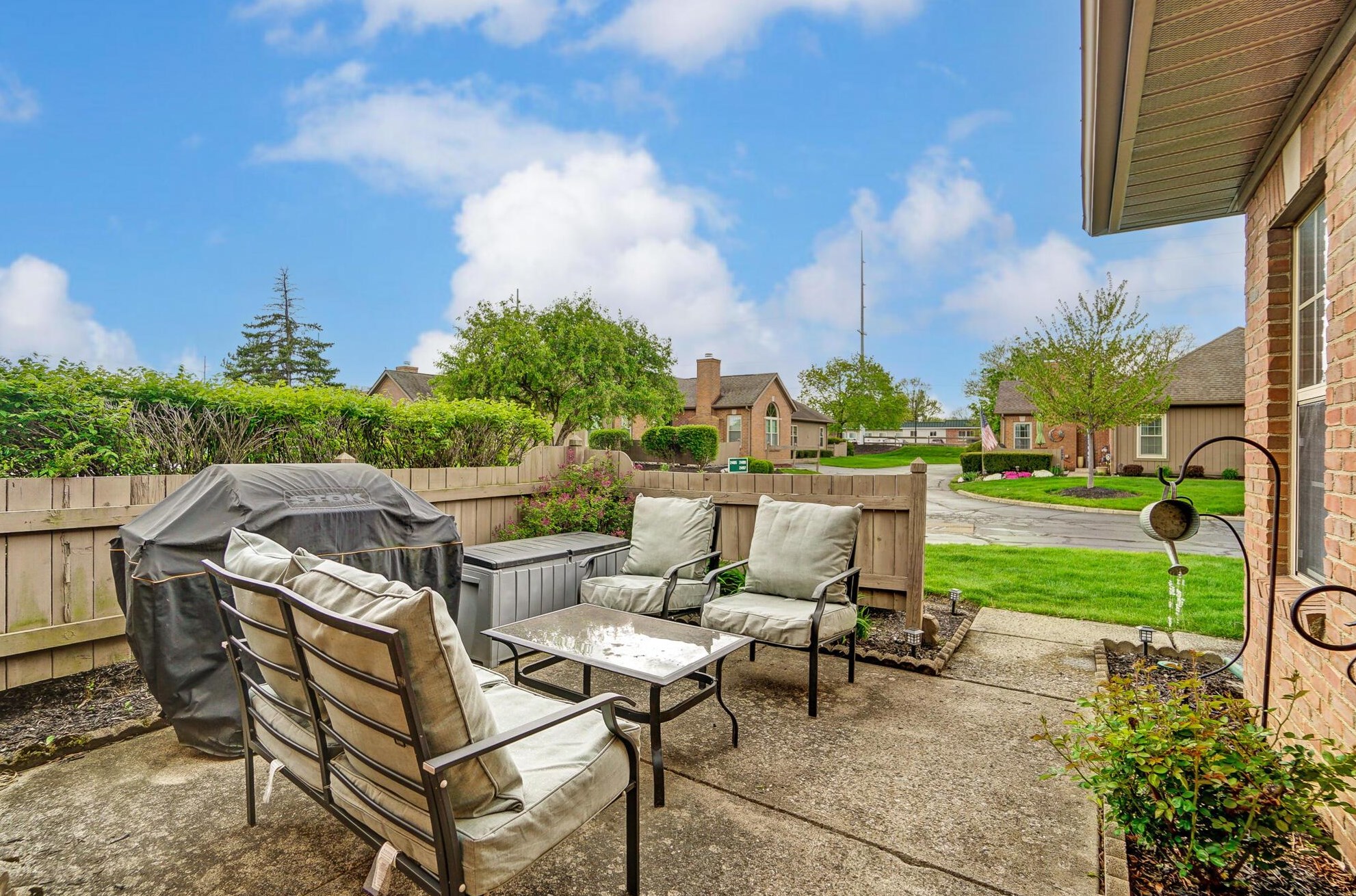 2466 Hooverside Ln, Darbydale OH  43123-3934 exterior