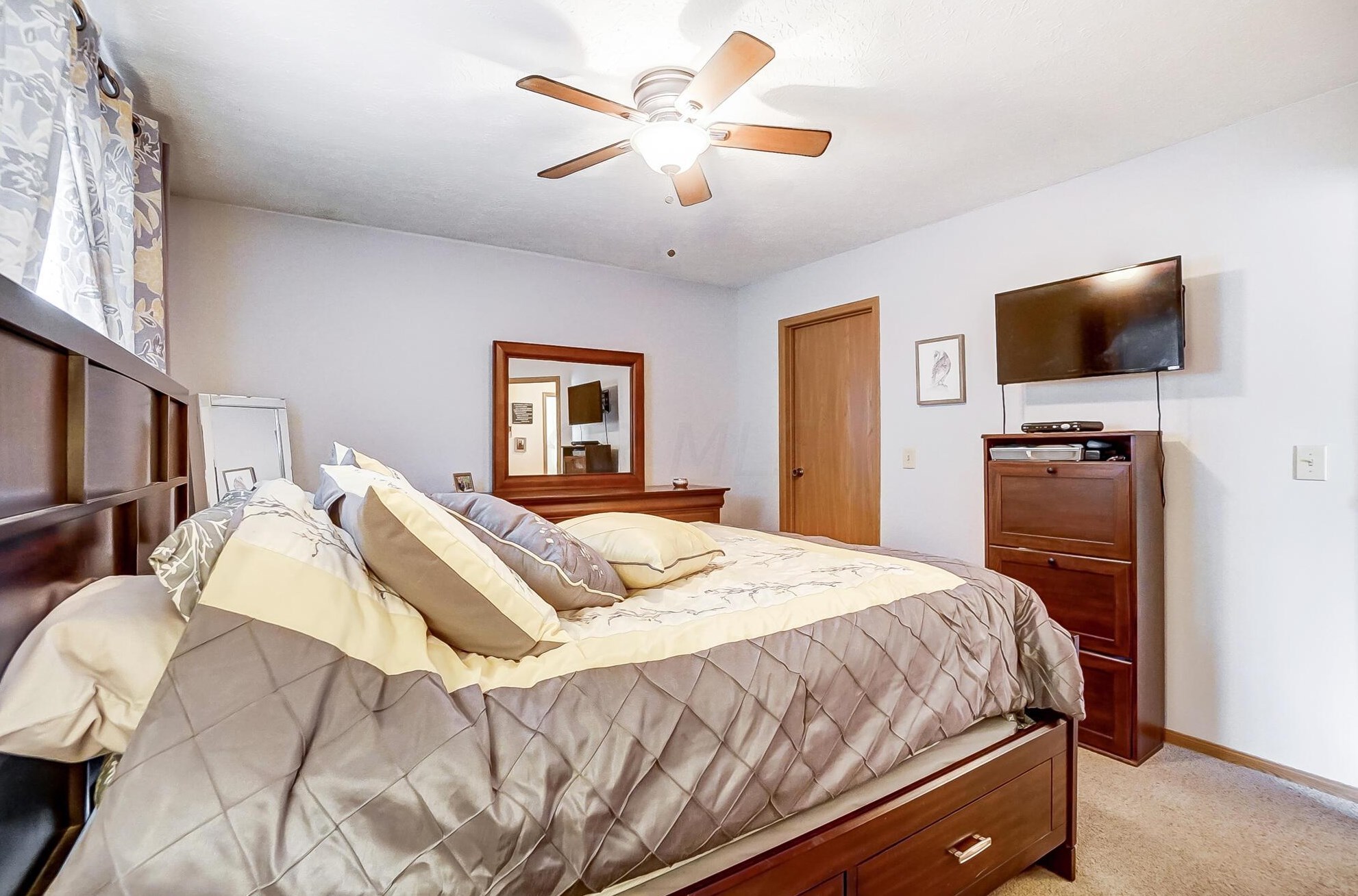 2466 Hooverside Ln, Darbydale OH  43123-3934 exterior