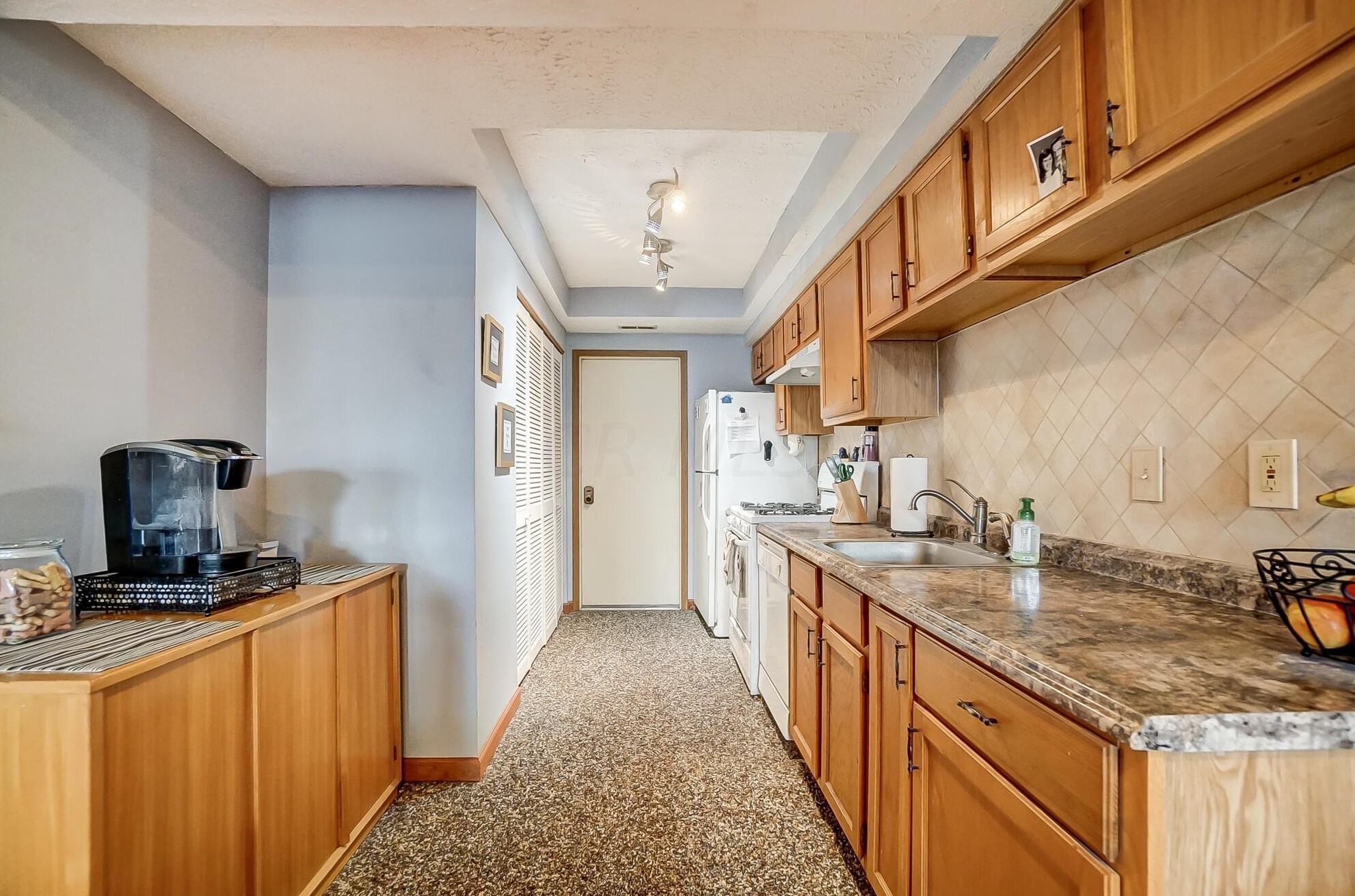 2466 Hooverside Ln, Darbydale OH  43123-3934 exterior