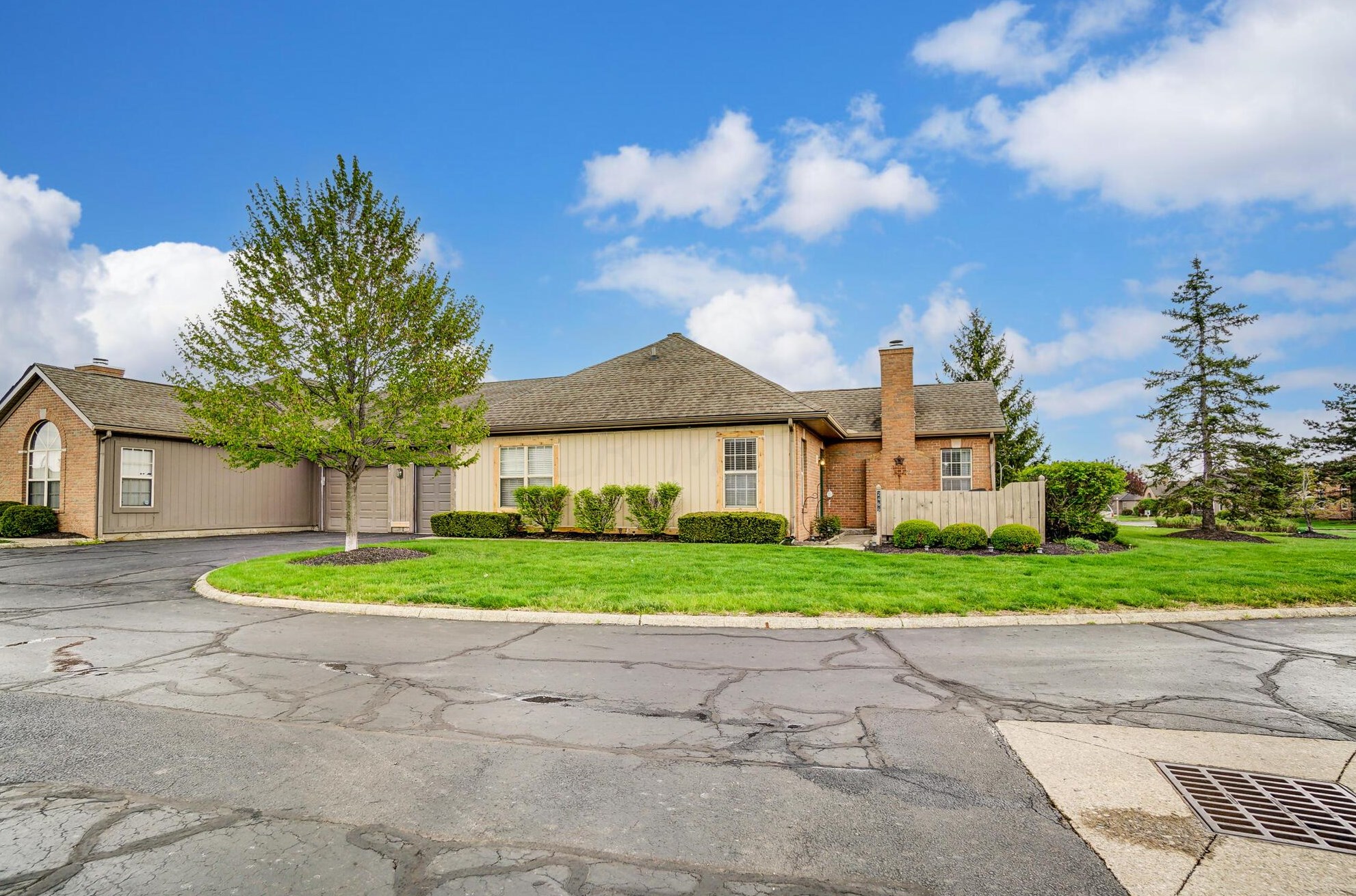 2466 Hooverside Ln, Darbydale, OH 43123-3934