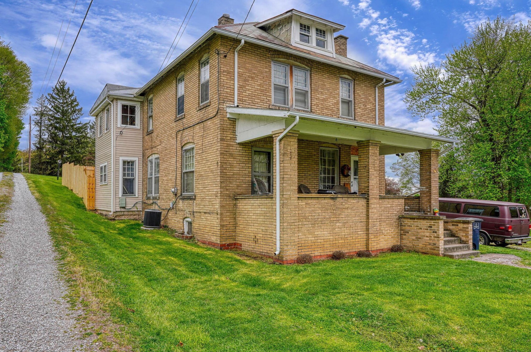 1714 Baltimore Rd, Lancaster OH 43130-8813 exterior