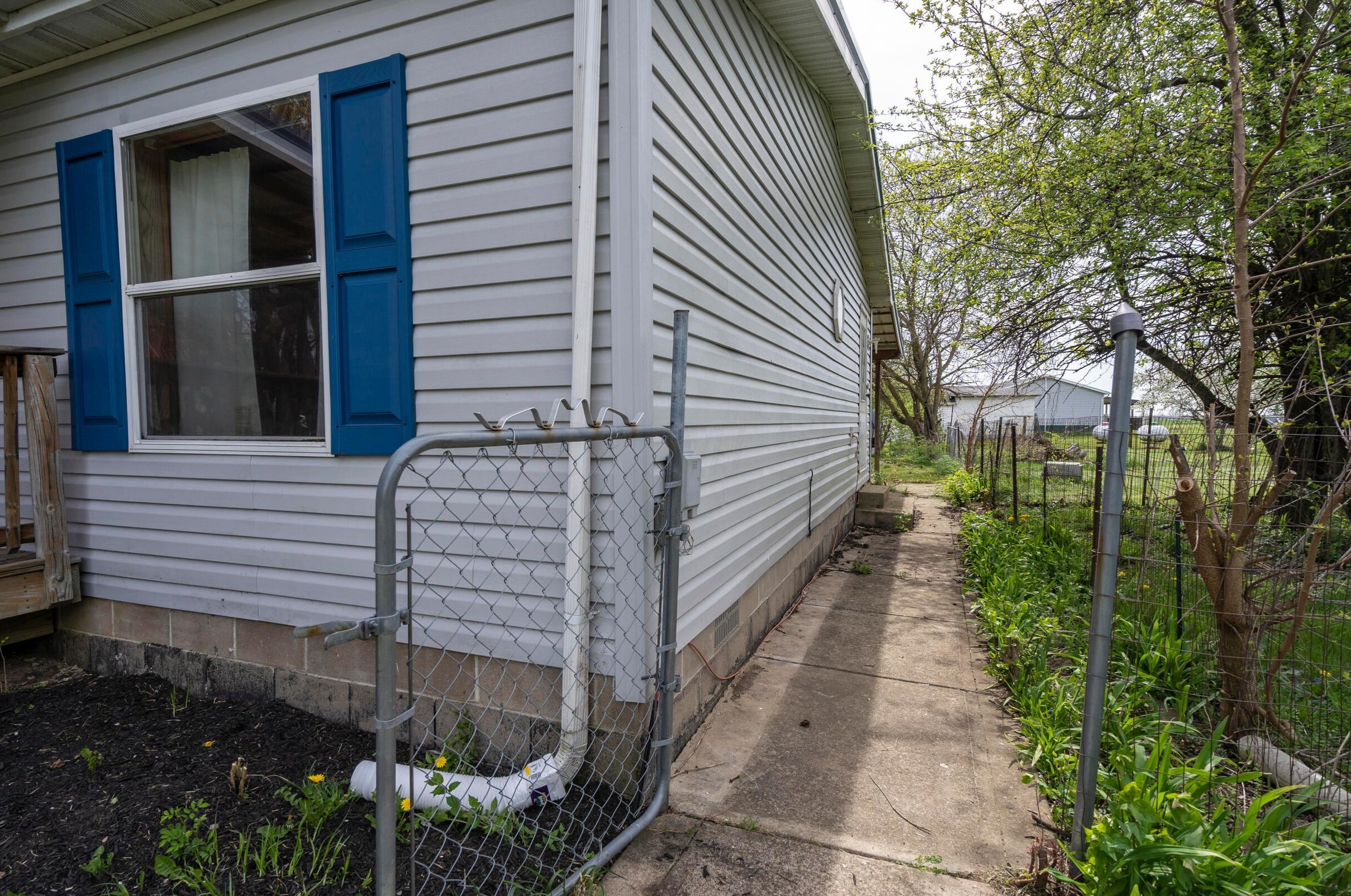 7480 Railroad Ne St, Mount Sterling, OH 43143
