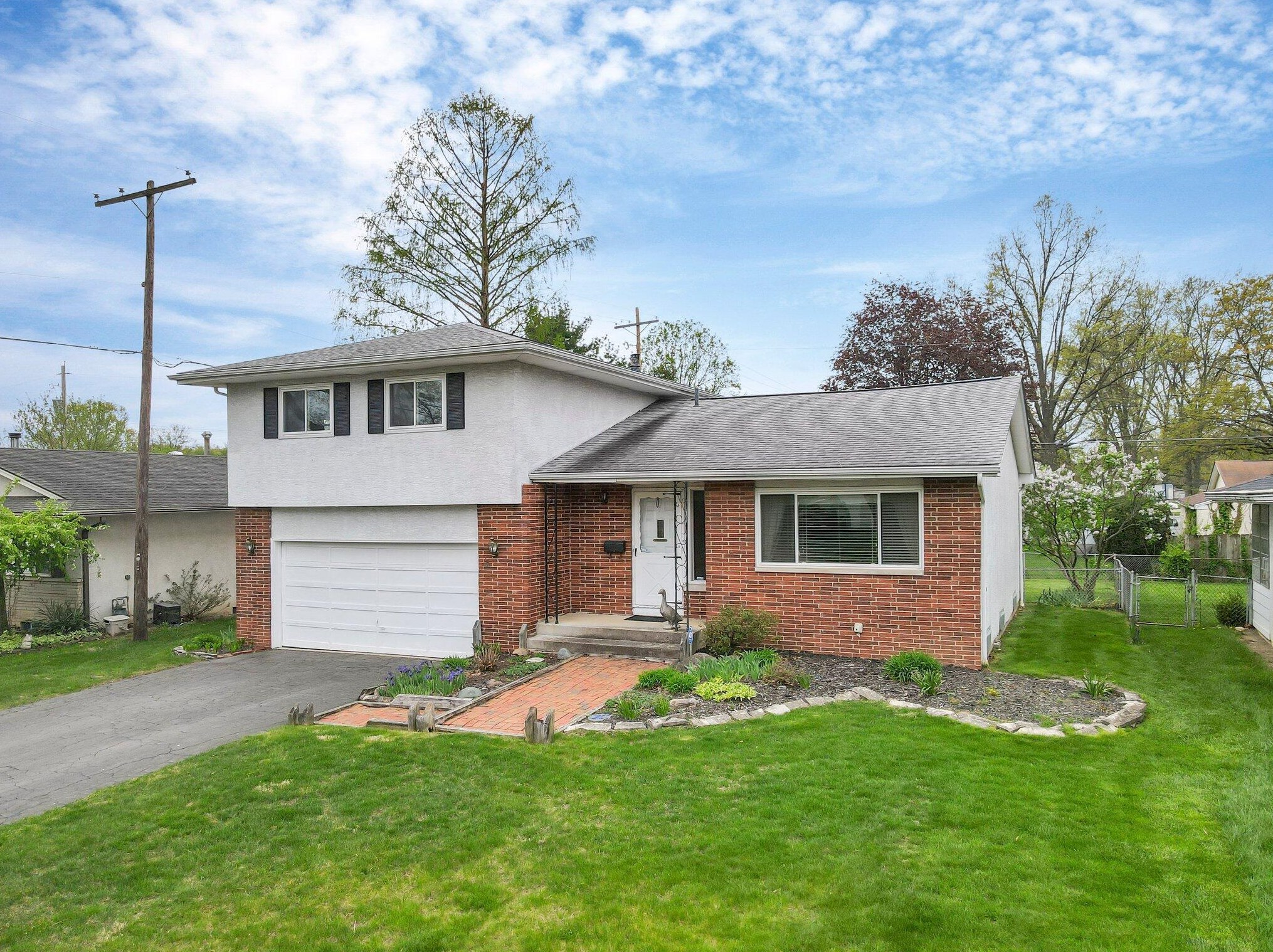 5497 Redwood Rd, Columbus, OH 43229-4473