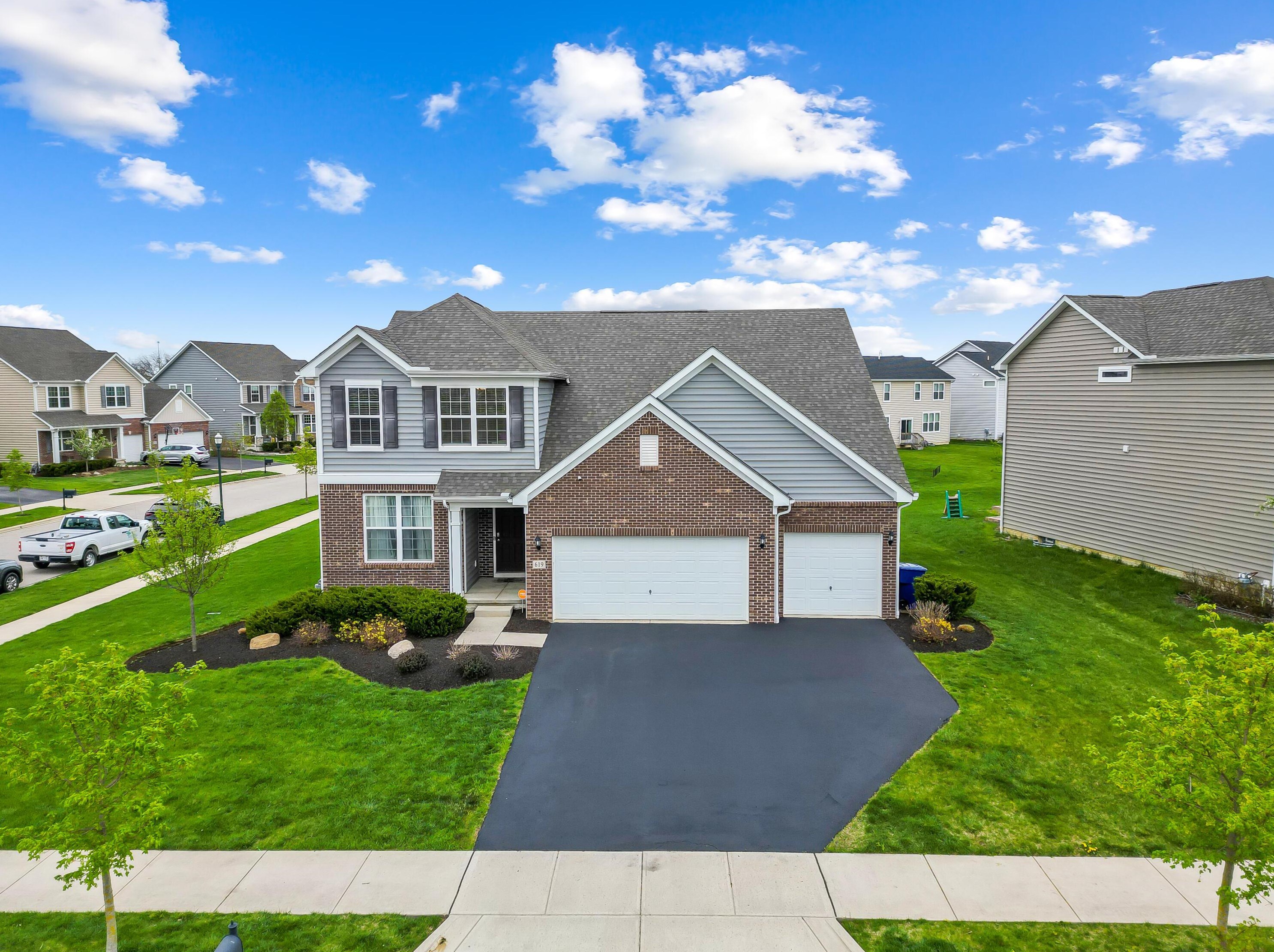 619 Eagle Walk Rd, Delaware, OH 43015