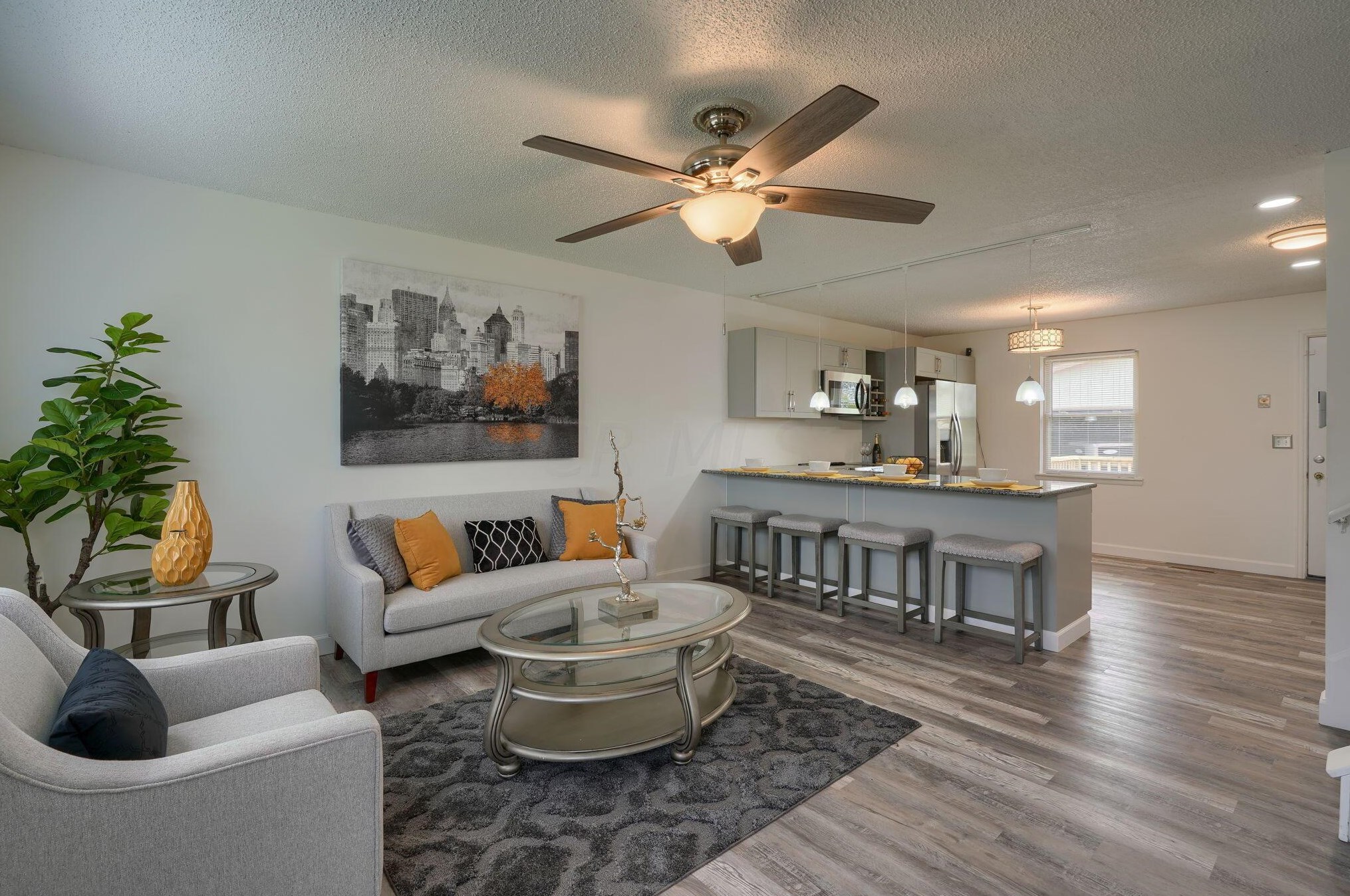 3555 Chantilly St, Columbus OH  43207-3532 exterior