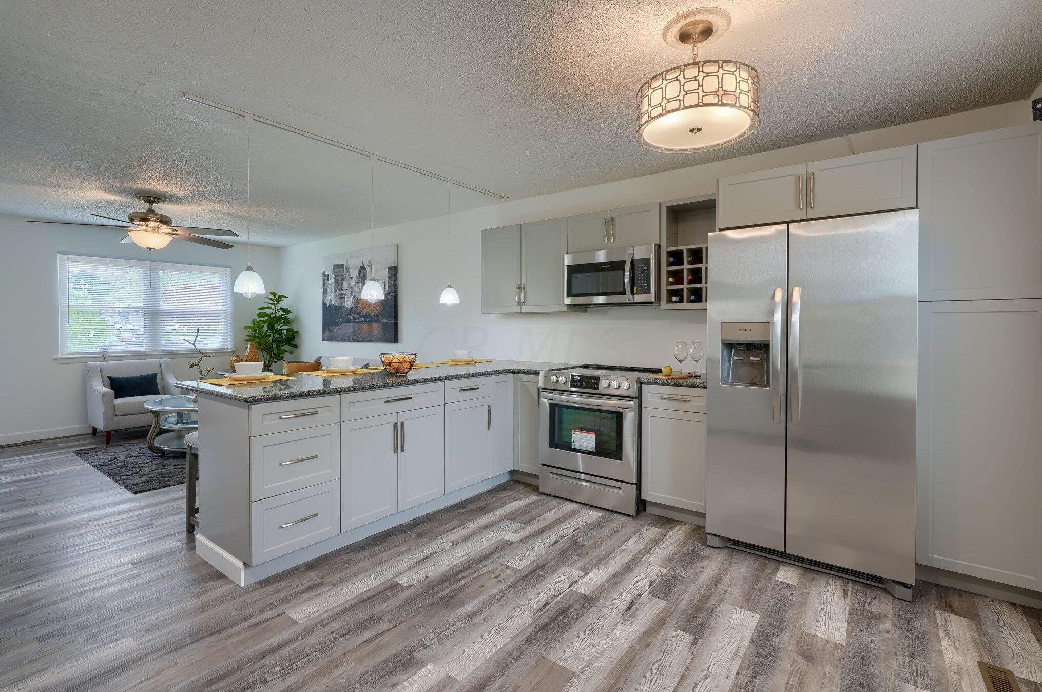 3555 Chantilly St, Columbus OH  43207-3532 exterior