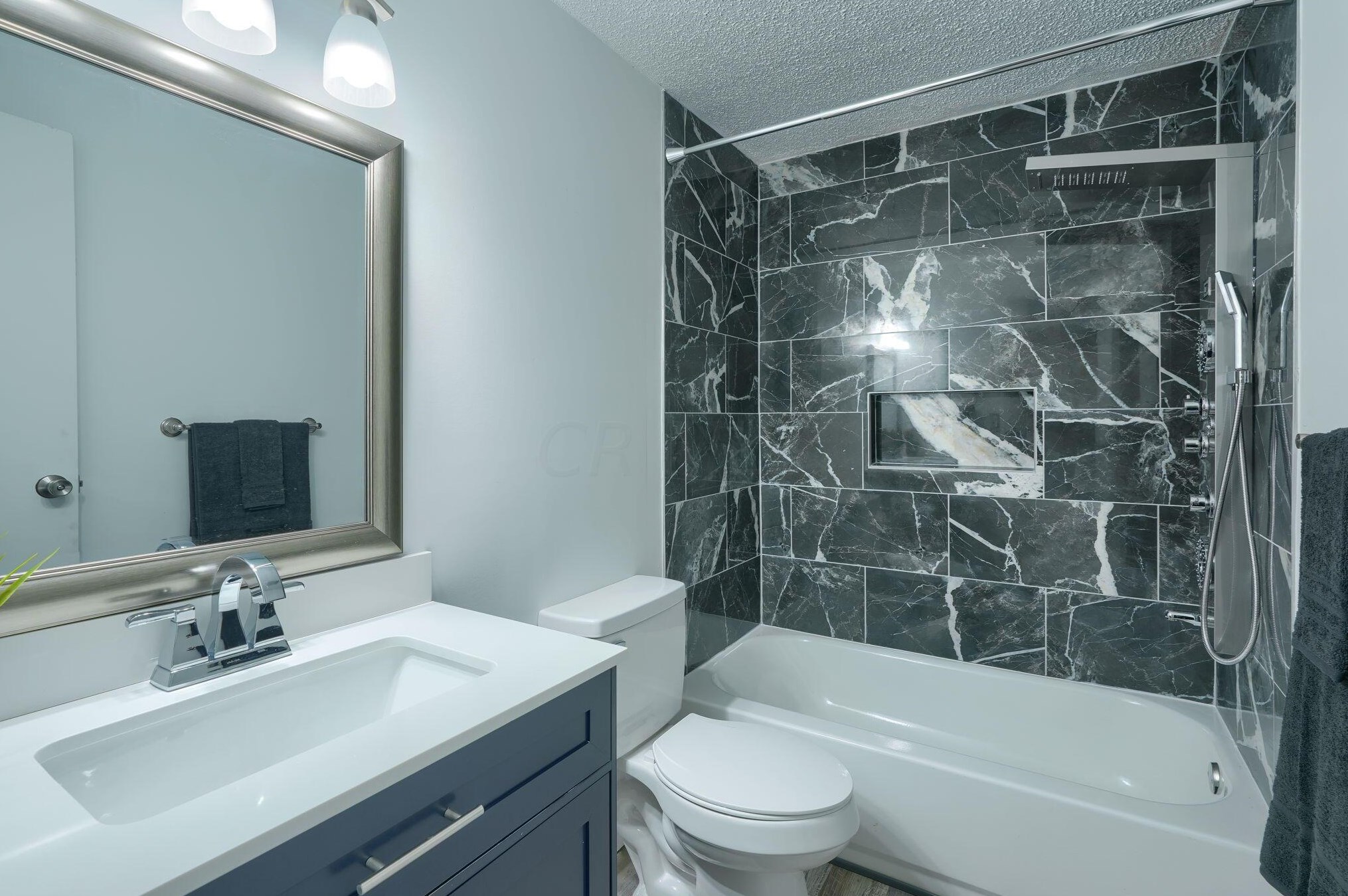 3555 Chantilly St, Columbus OH  43207-3532 exterior