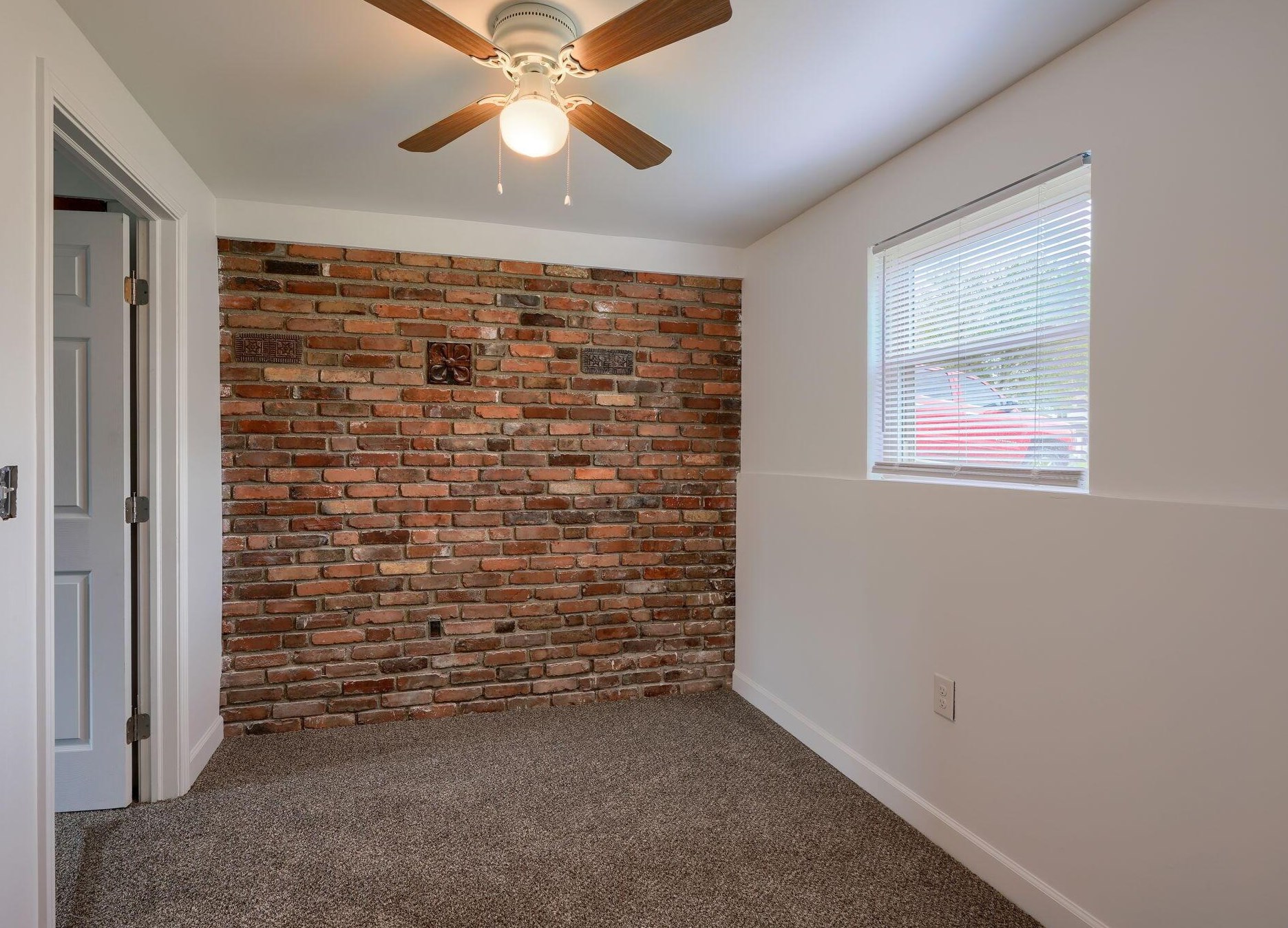 3555 Chantilly St, Columbus OH  43207-3532 exterior