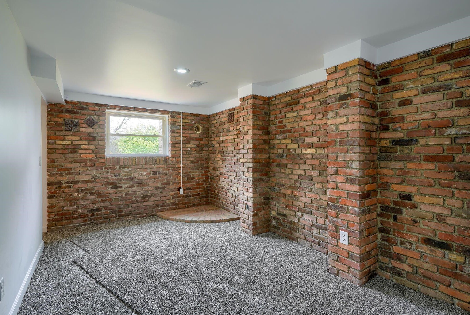 3555 Chantilly St, Columbus OH  43207-3532 exterior