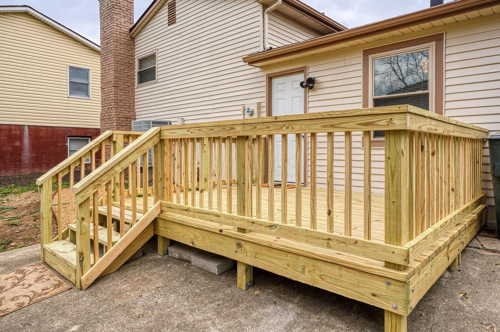 3555 Chantilly St, Columbus OH  43207-3532 exterior