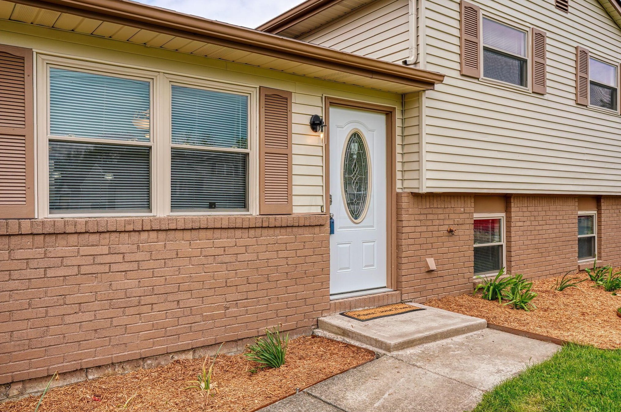 3555 Chantilly St, Columbus OH  43207-3532 exterior