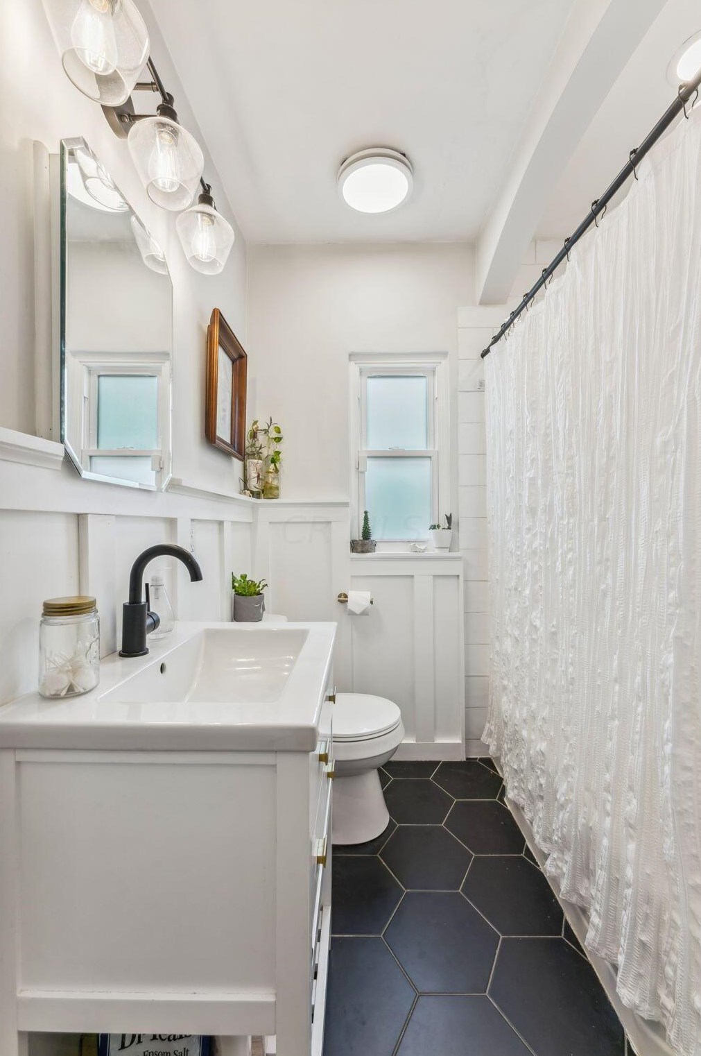 1498 Champion Ave, Columbus OH  43207-1397 exterior