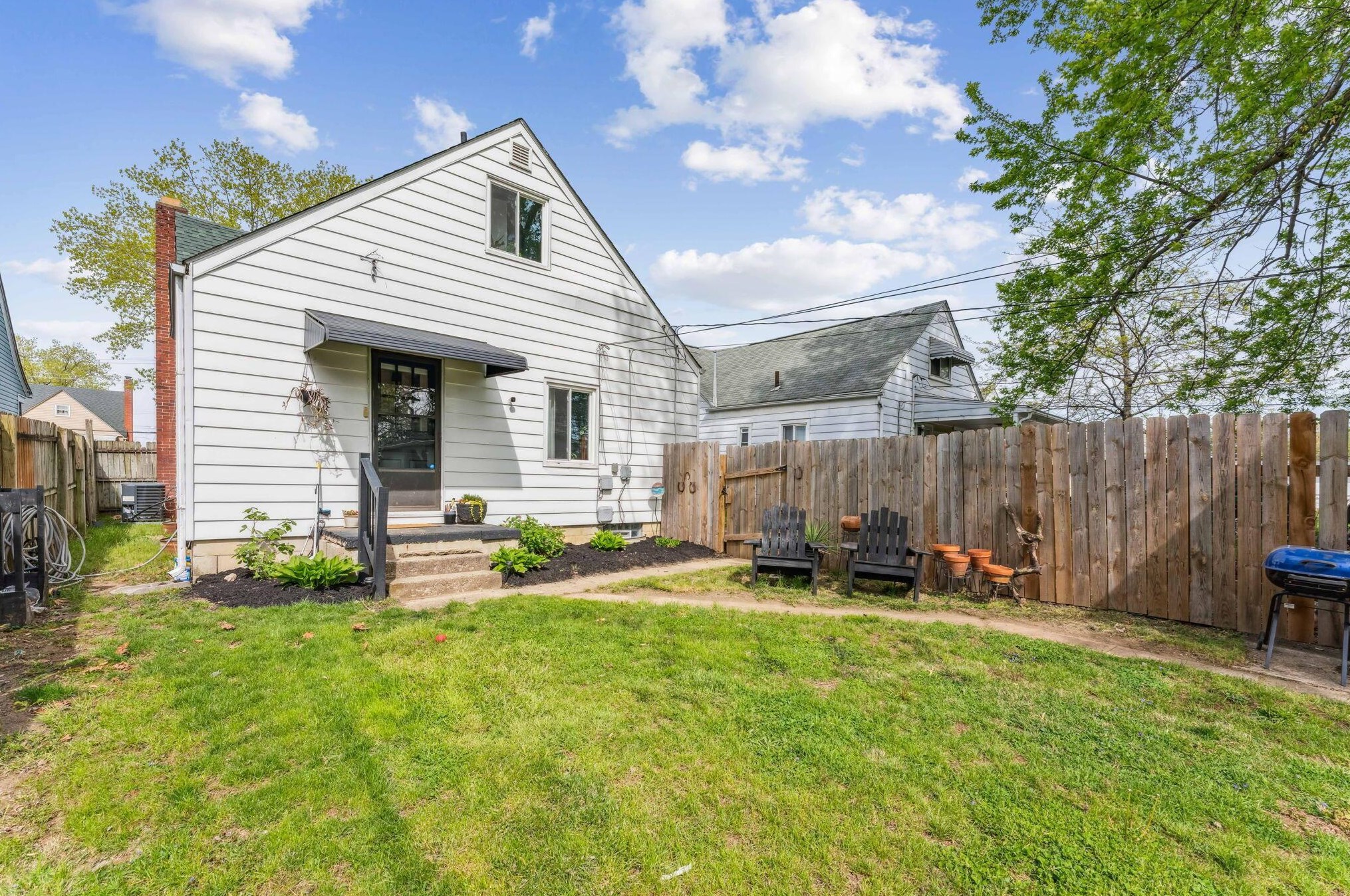 1498 Champion Ave, Columbus OH  43207-1397 exterior