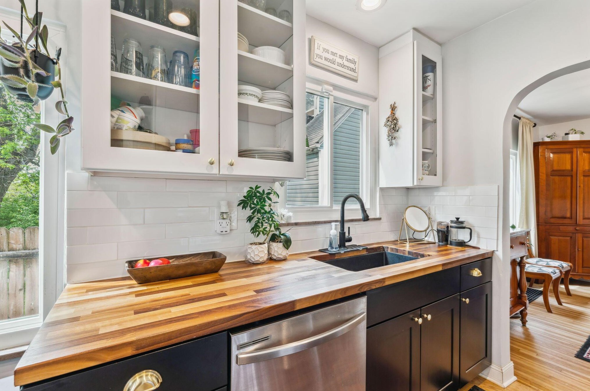 1498 Champion Ave, Columbus OH  43207-1397 exterior