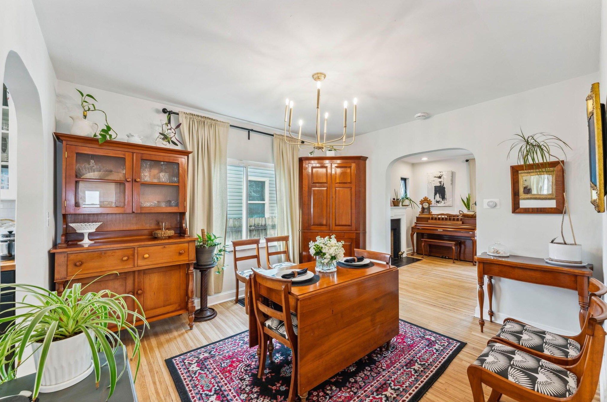 1498 Champion Ave, Columbus OH  43207-1397 exterior