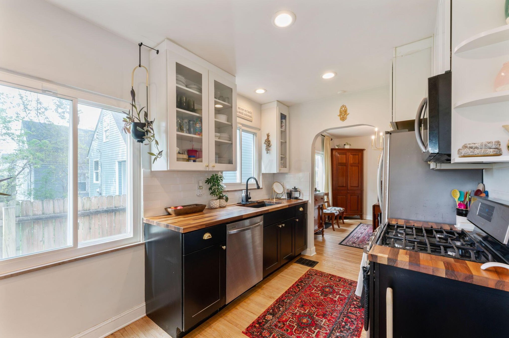 1498 Champion Ave, Columbus OH  43207-1397 exterior